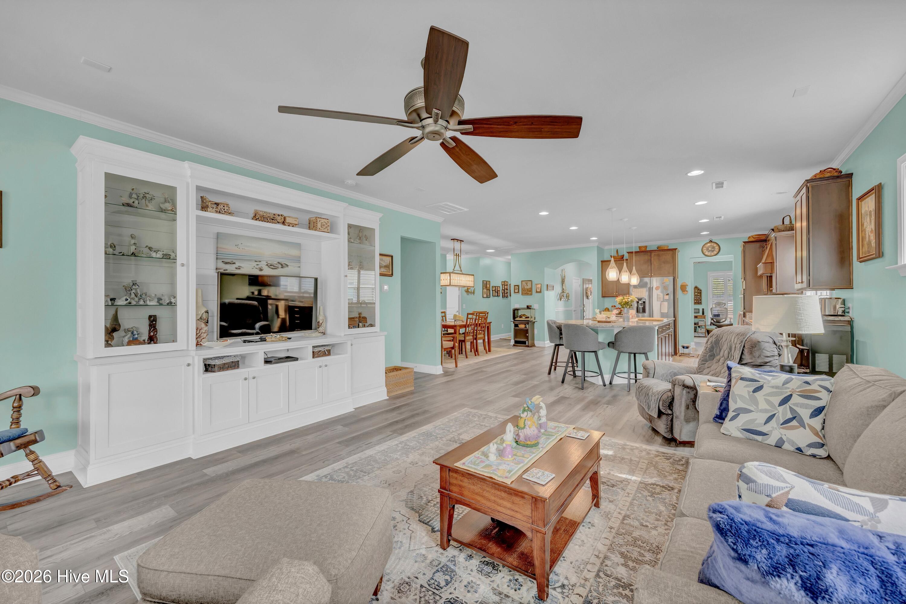 100562061 | Photo 13