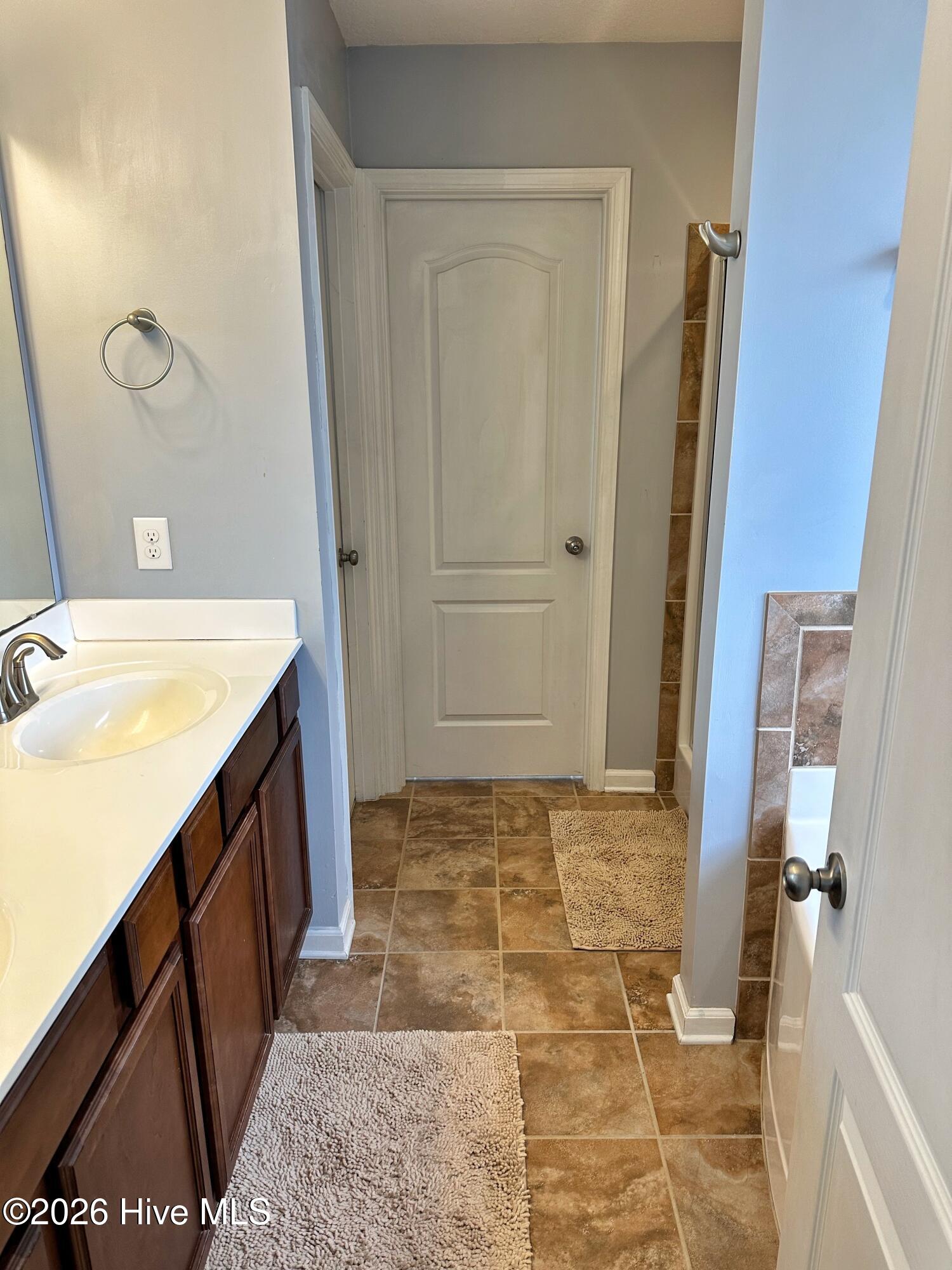 100561709 | Photo 18