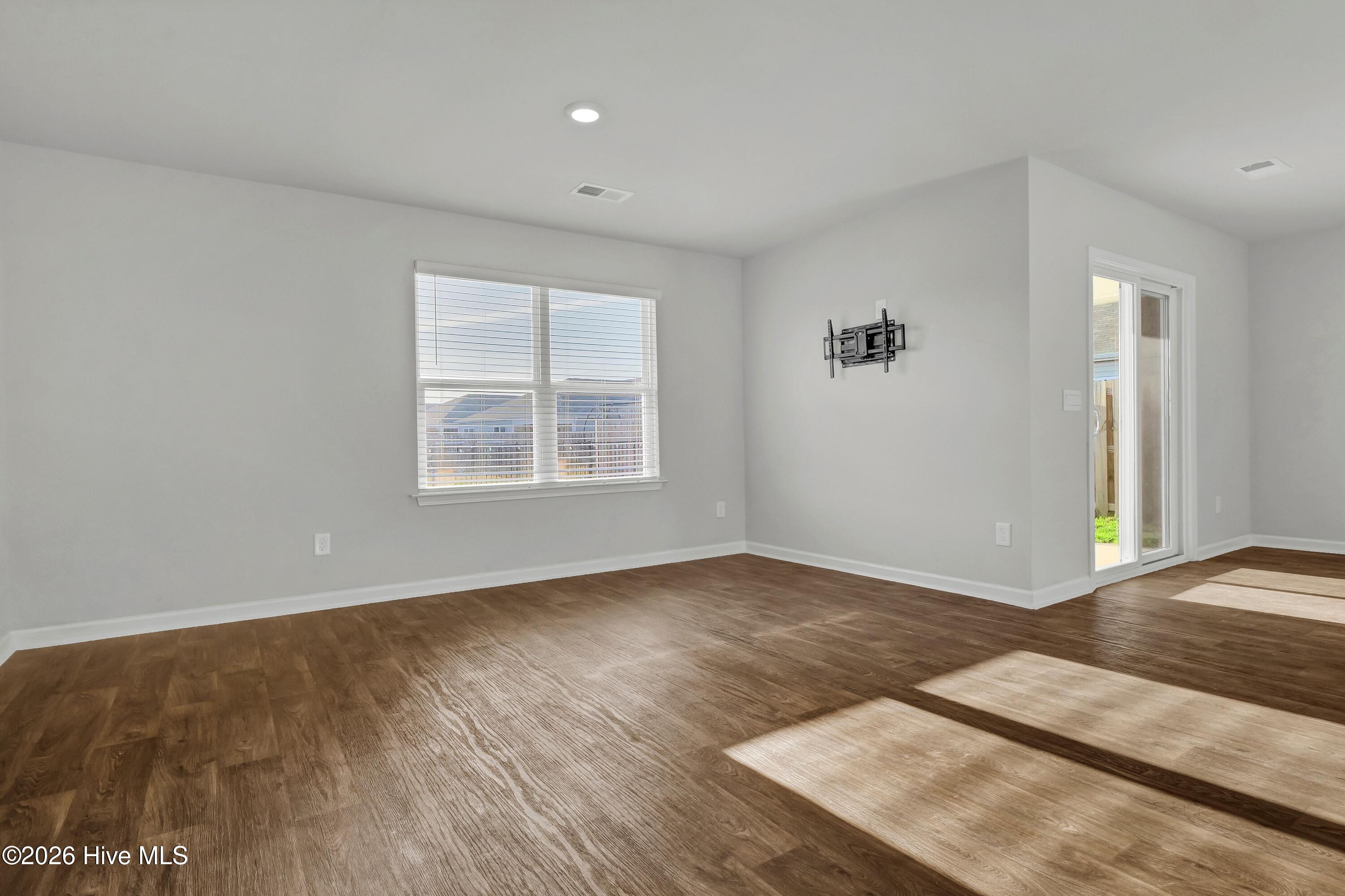 100558236 | Photo 12