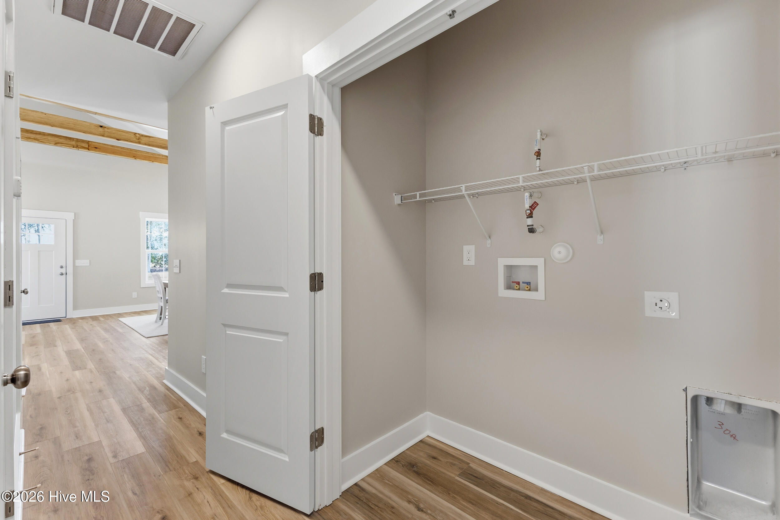 100557700 | Photo 26