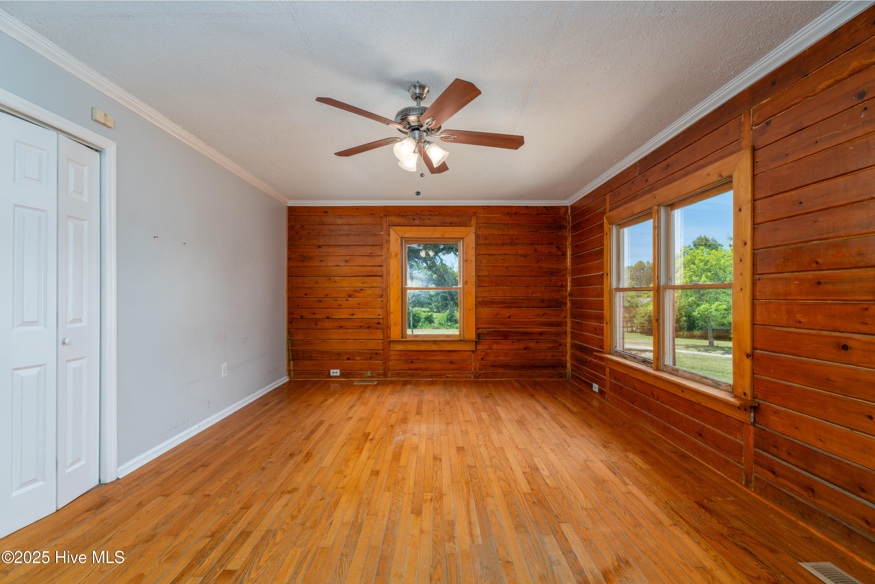 100520463 | Photo 11