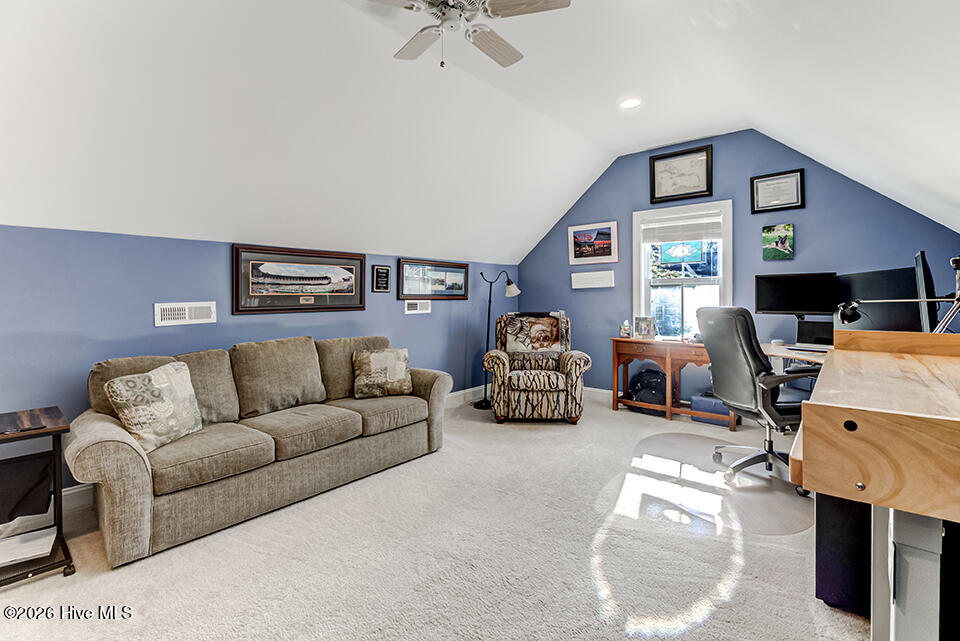 100553101 | Photo 30