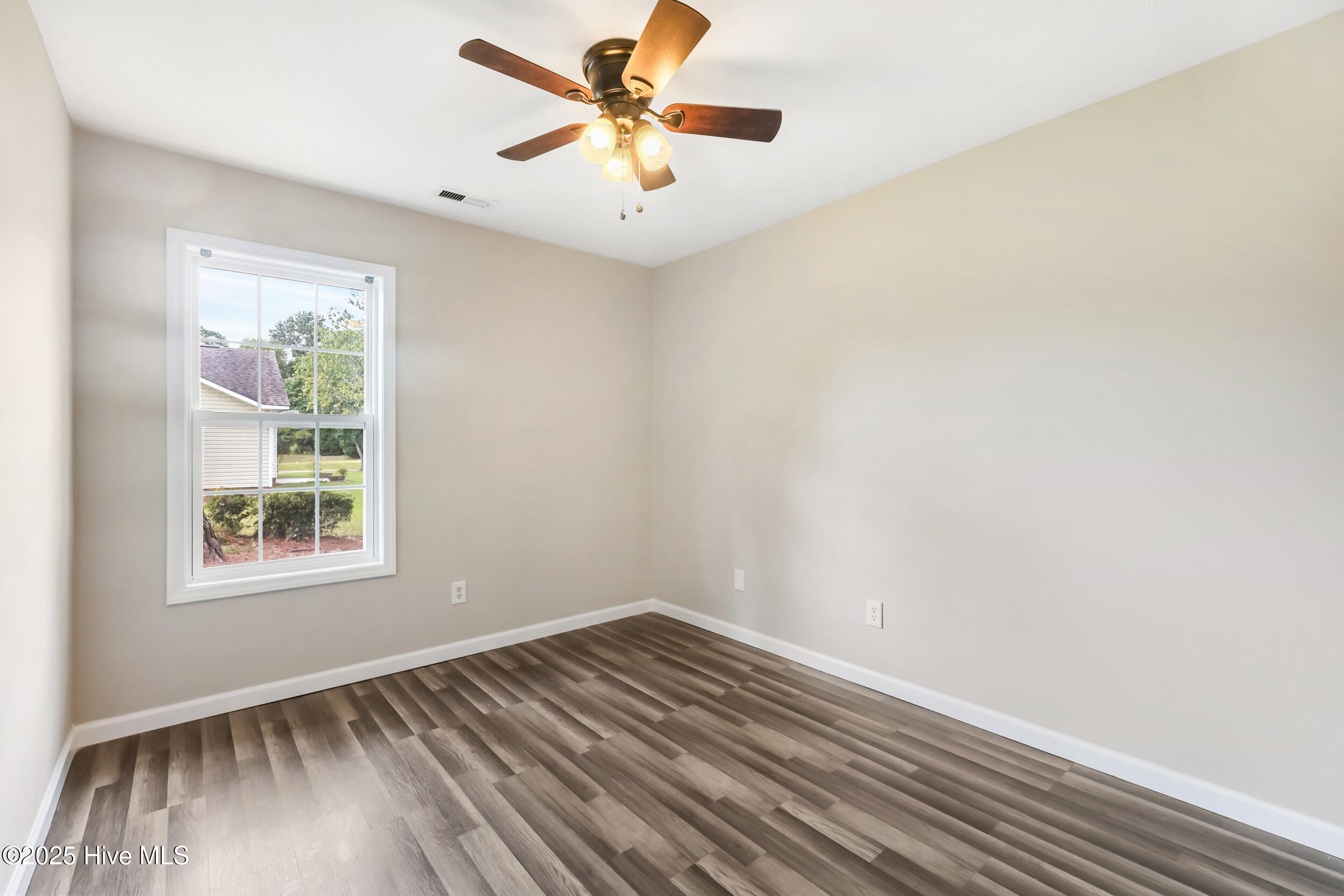 100535783 | Photo 20