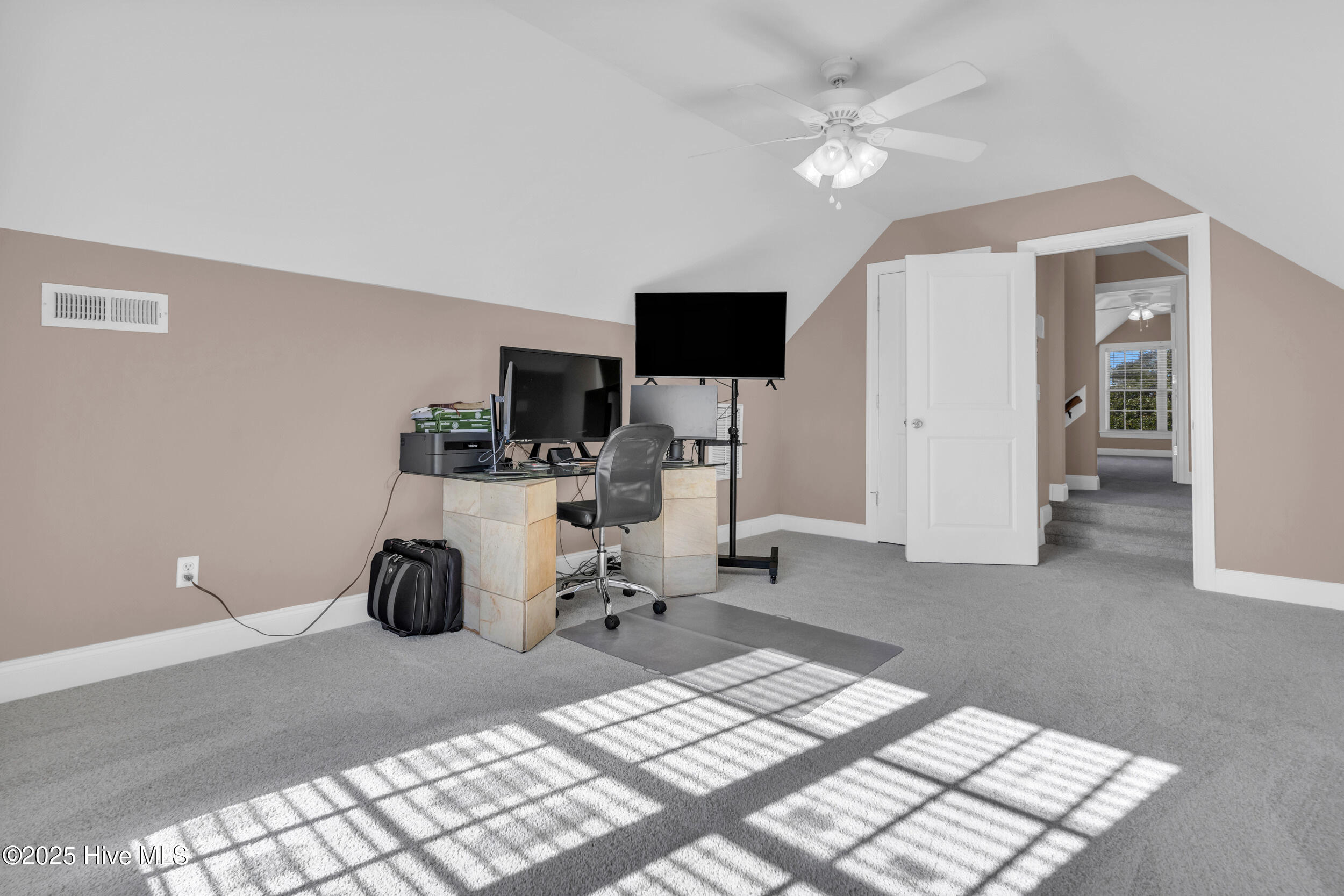 100543526 | Photo 33