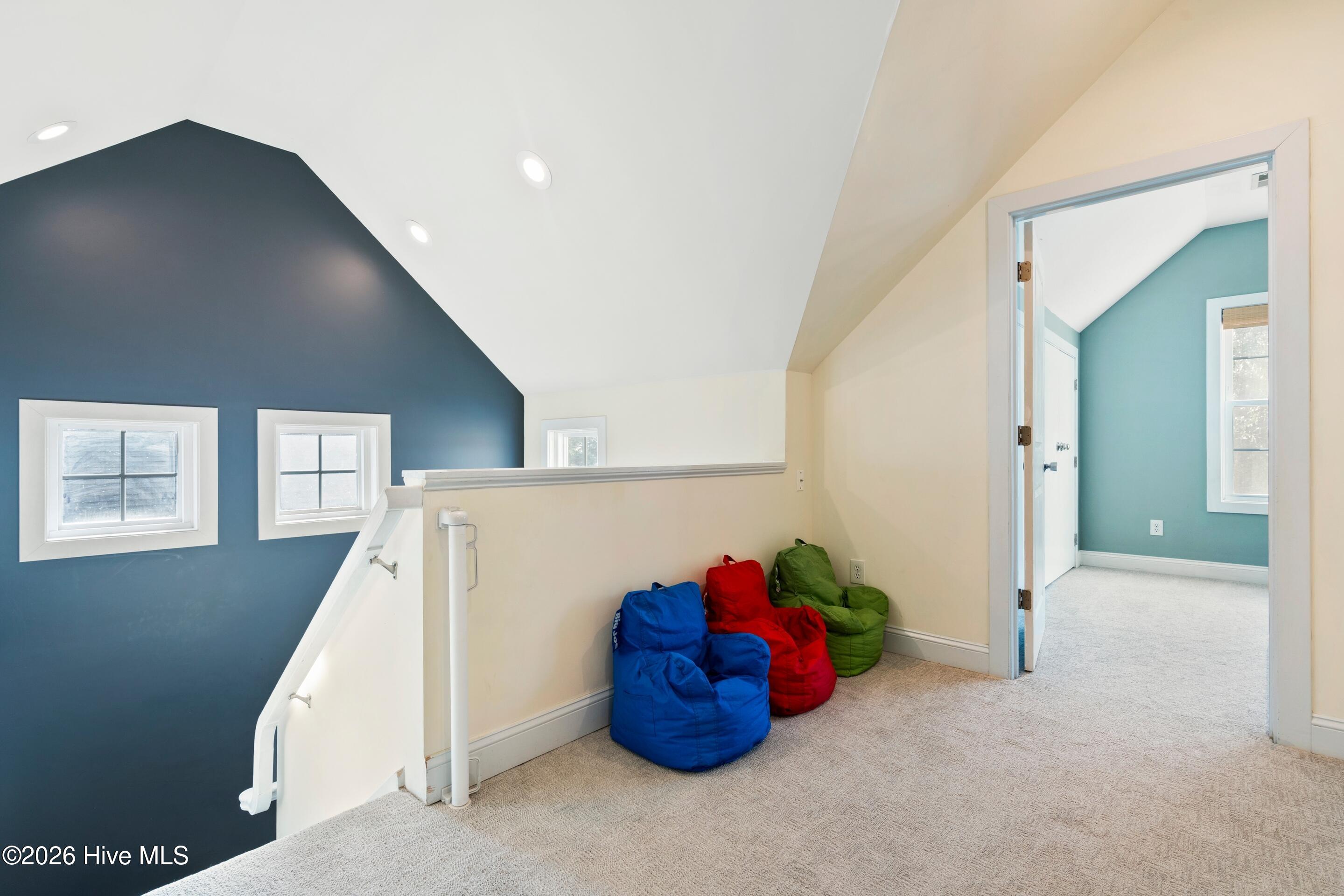 100549187 | Photo 48