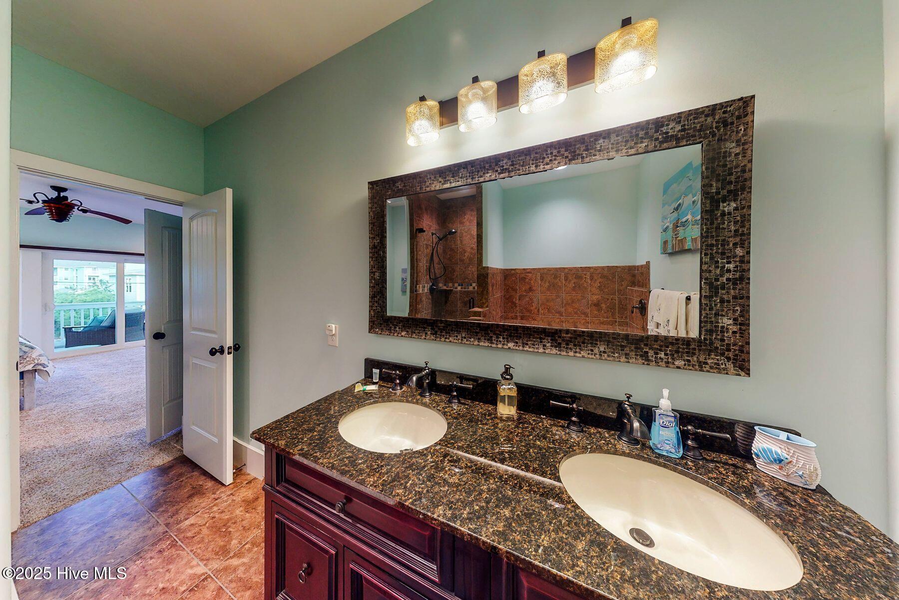 100537095 | Photo 37