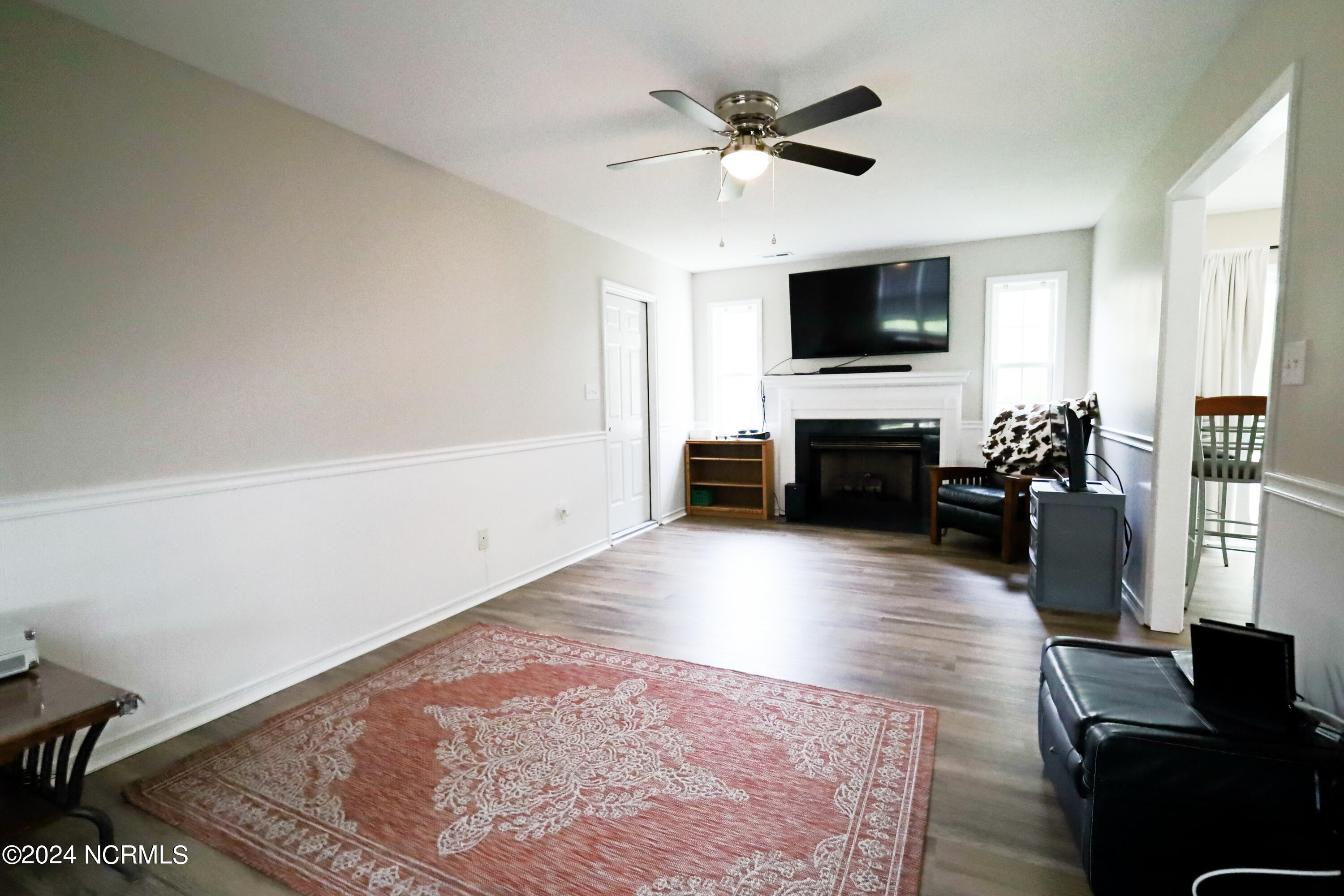 100558386 | Photo 17