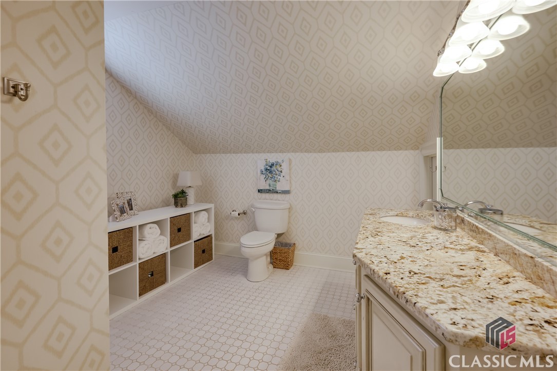 577 Cloverhurst Avenue W