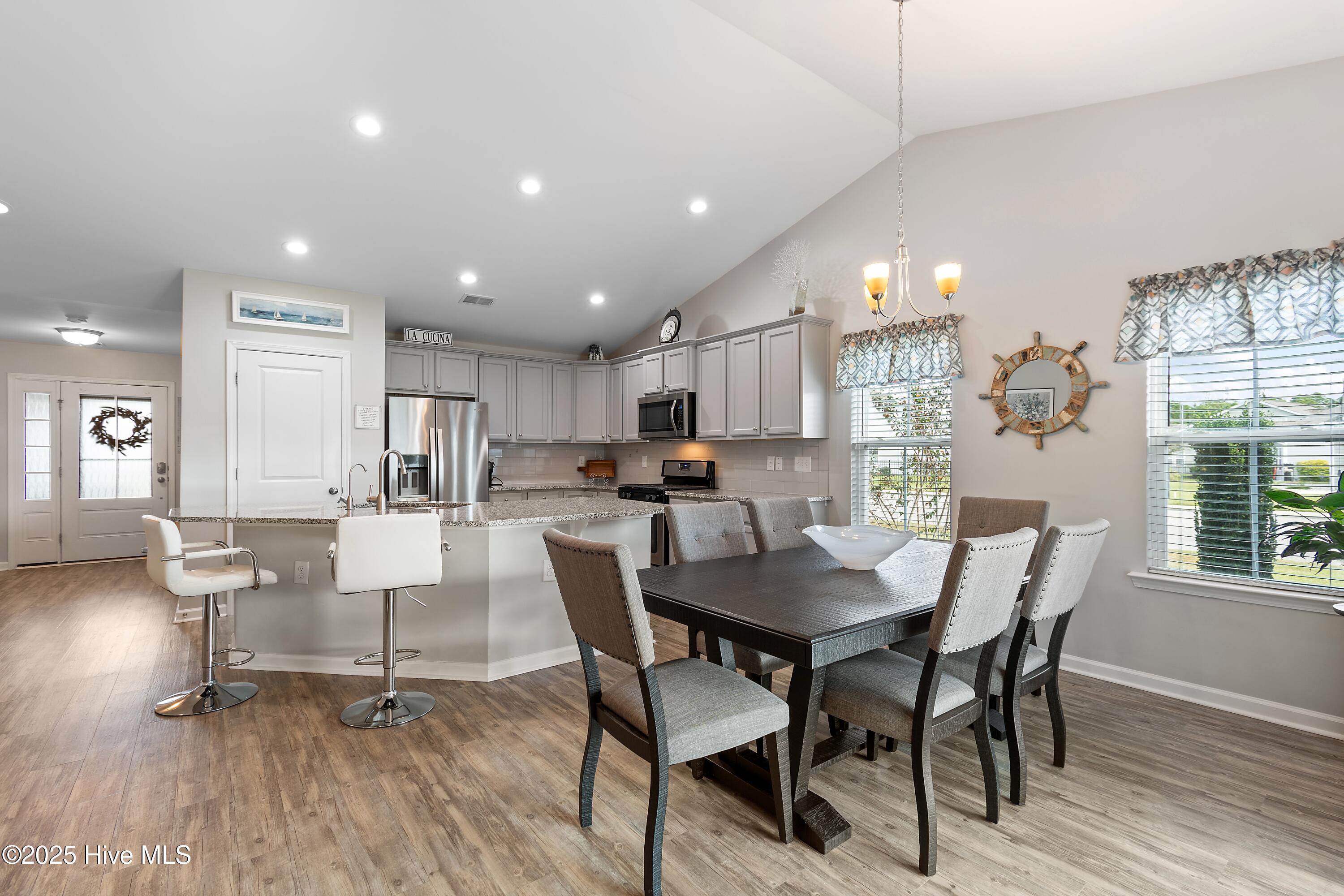 100535031 | Photo 12