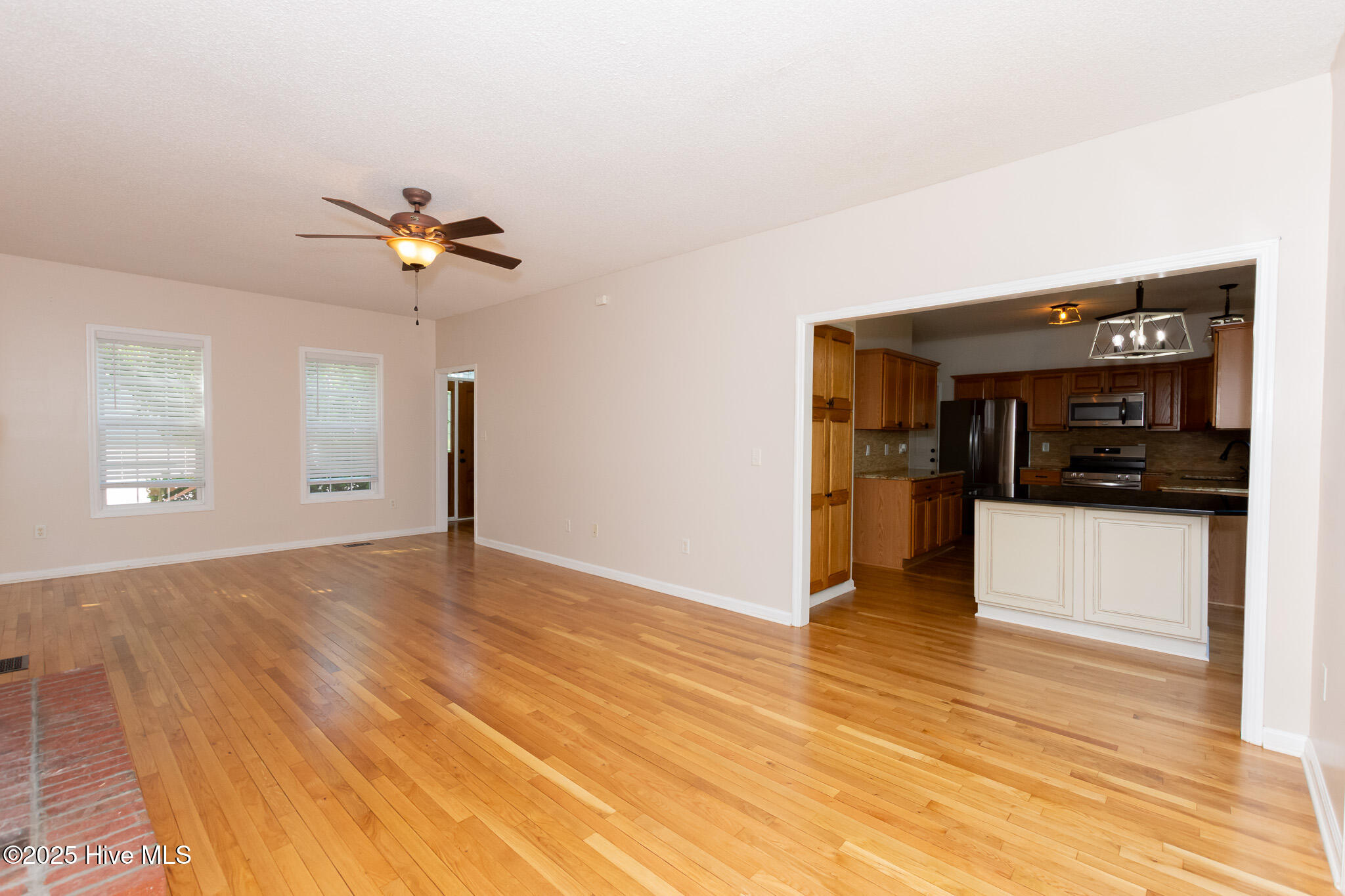 100554866 | Photo 12