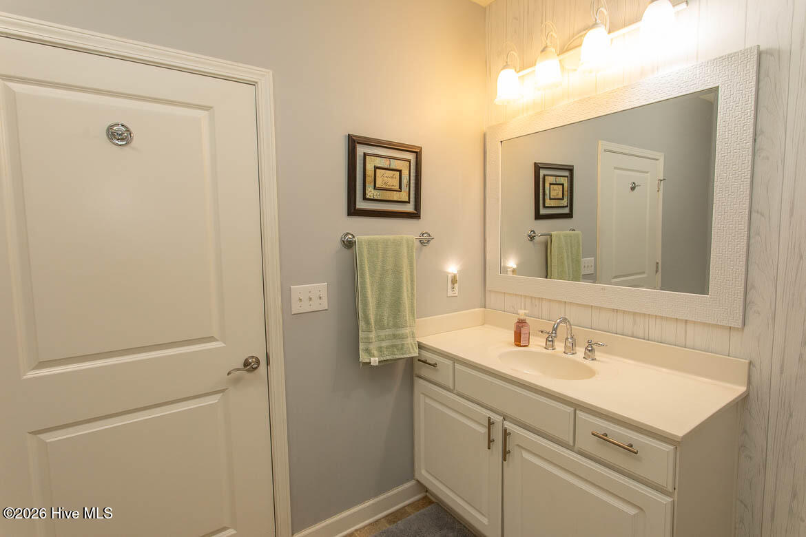 100496109 | Photo 23