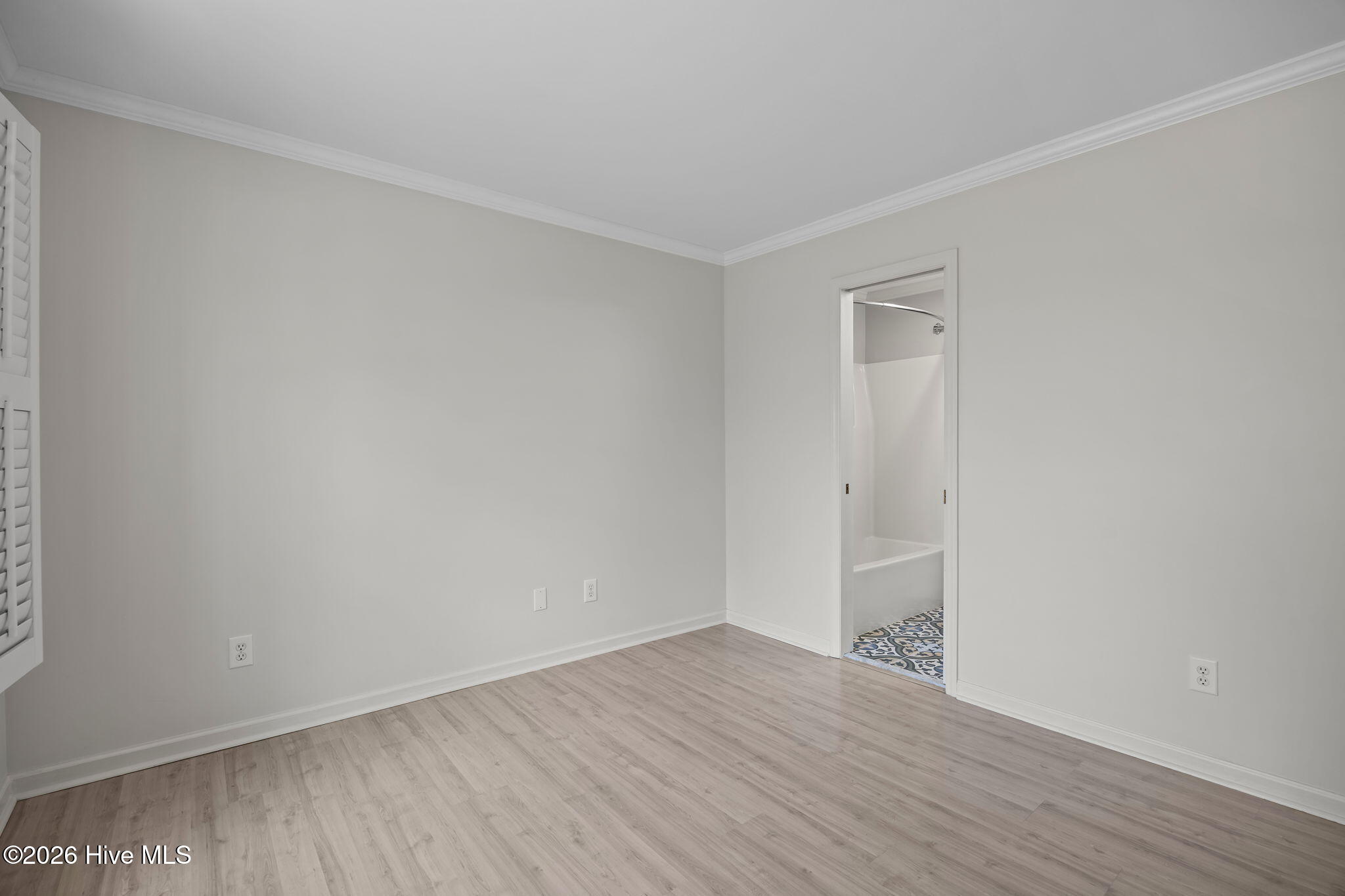 100565188 | Photo 30