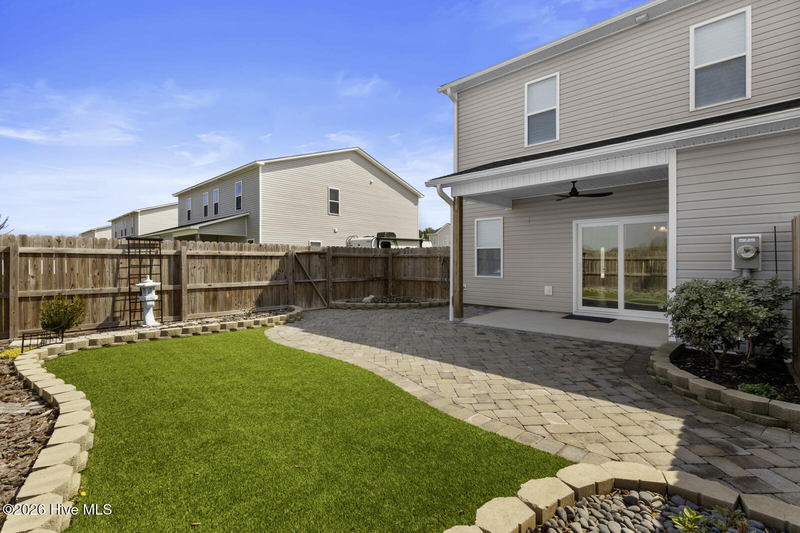 100560186 | Photo 30