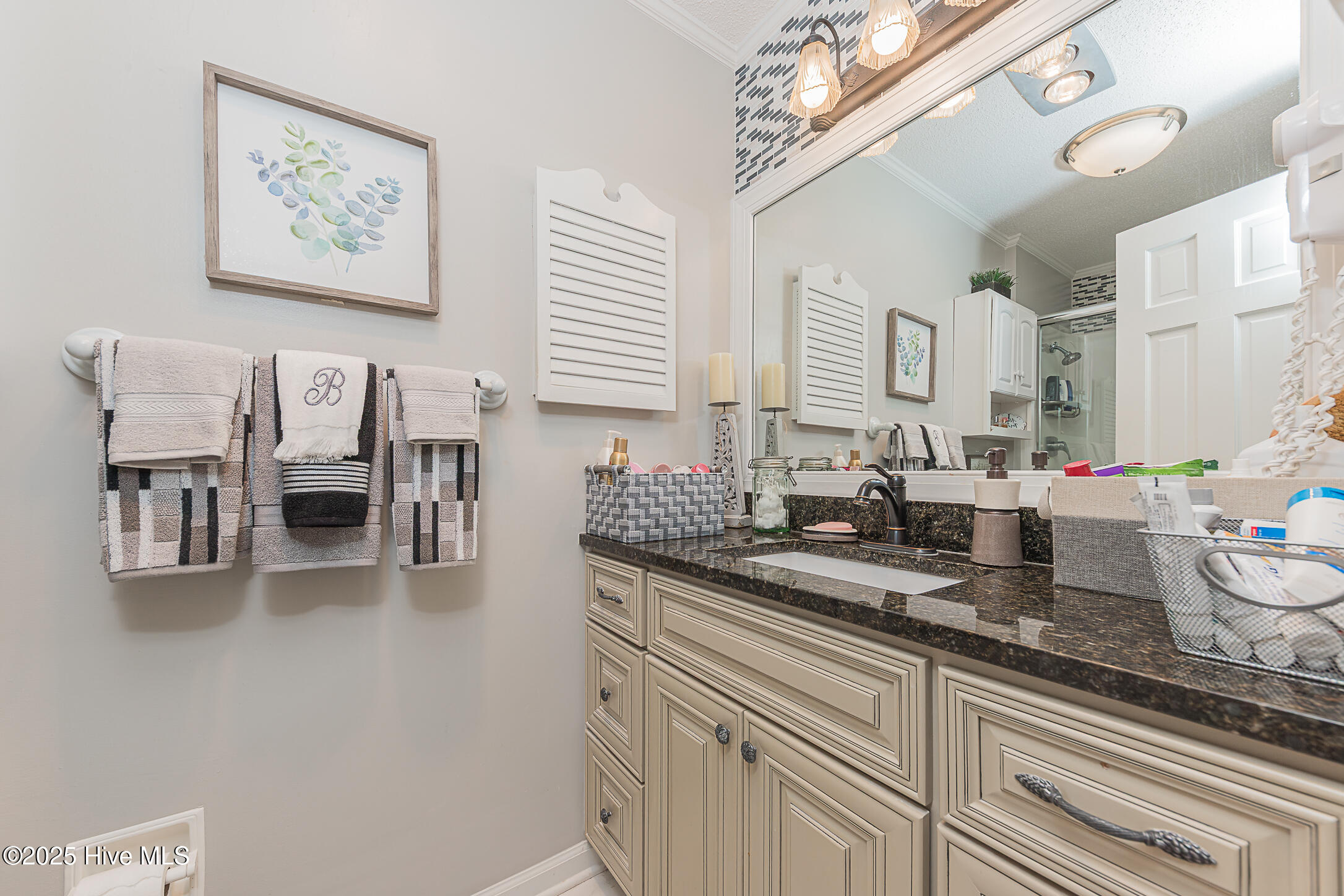 100542740 | Photo 35