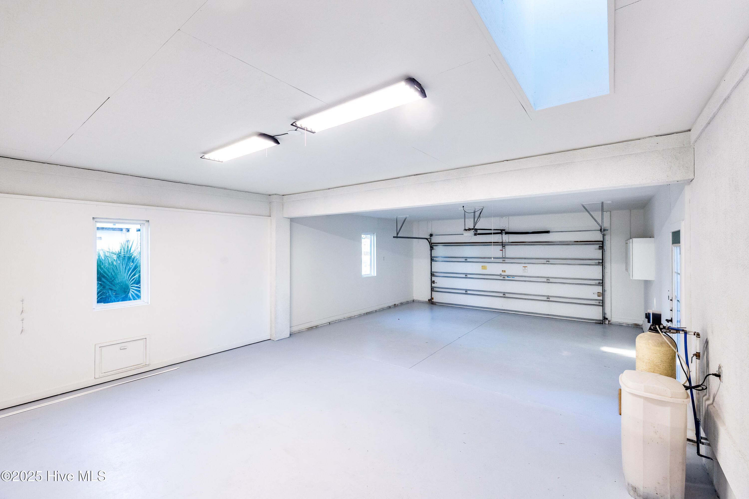 100545827 | Photo 46