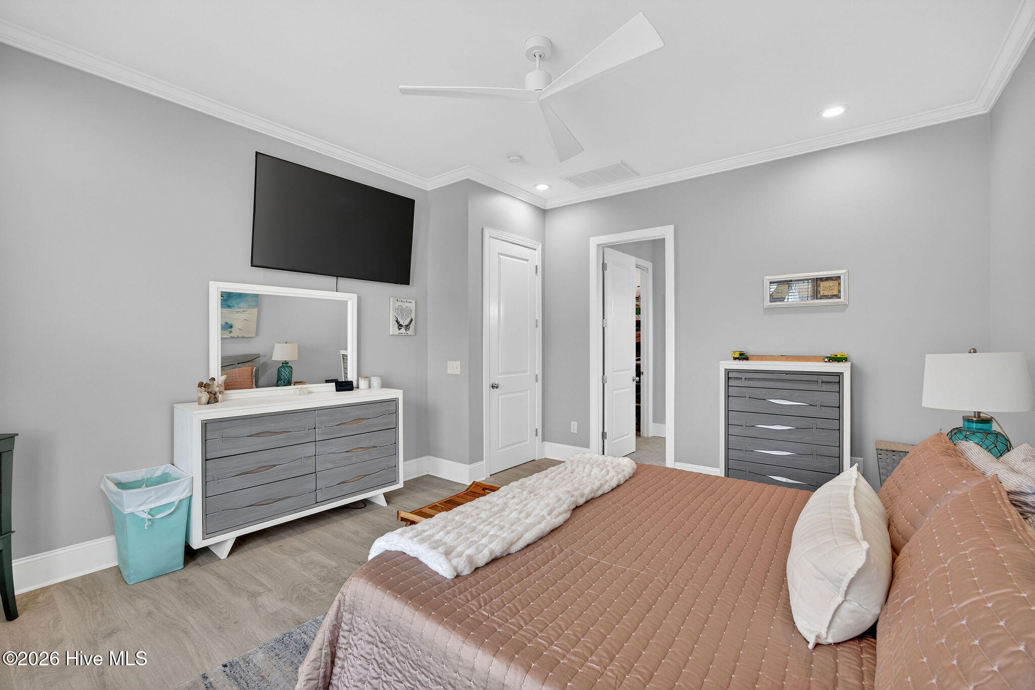 100557303 | Photo 31