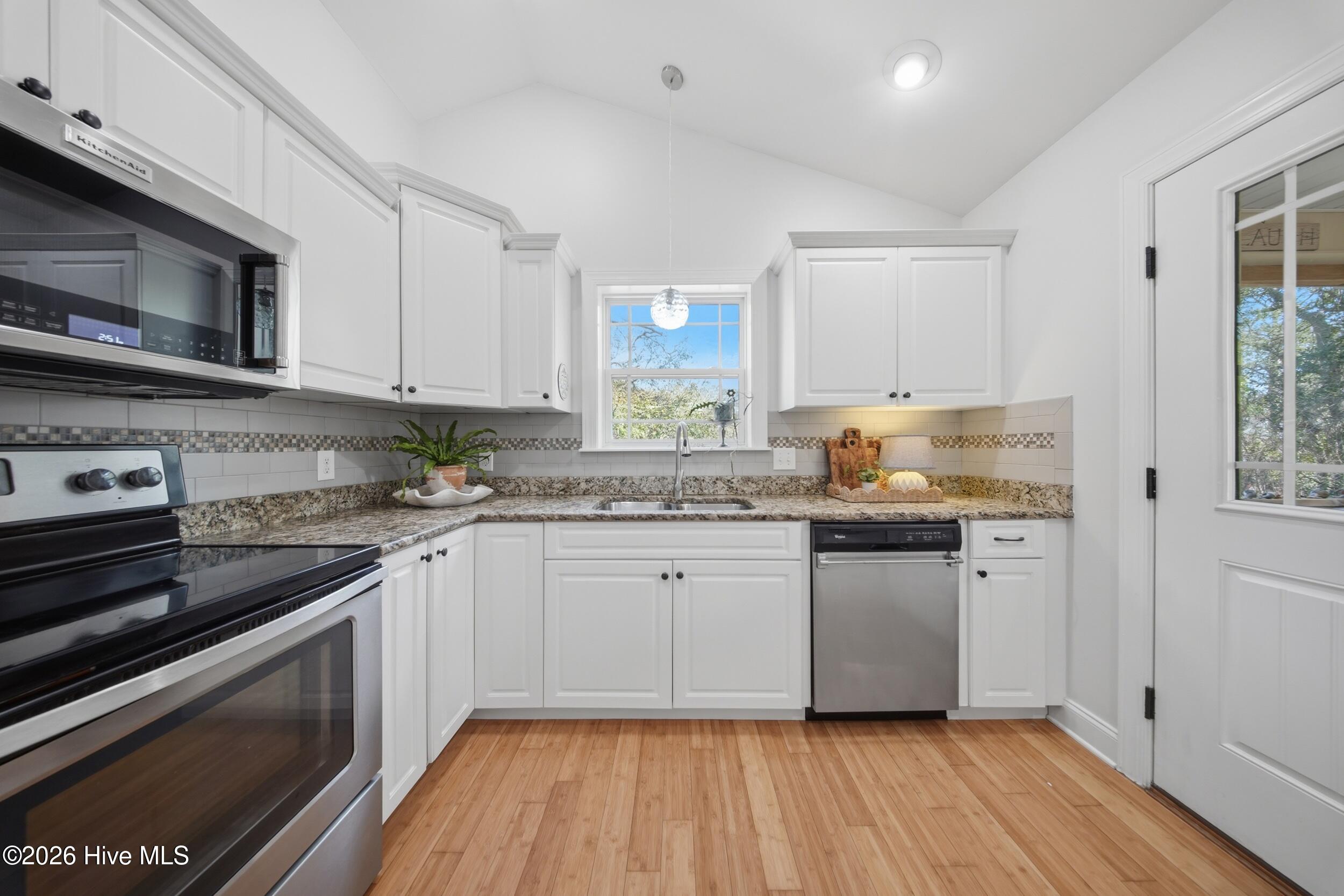 100561155 | Photo 39