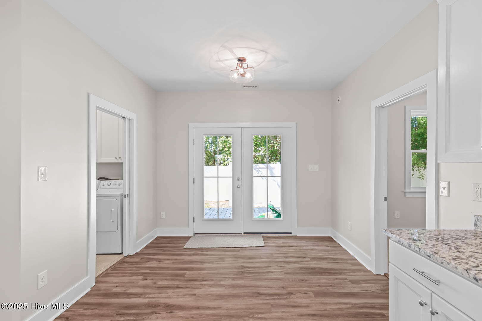 100535399 | Photo 17