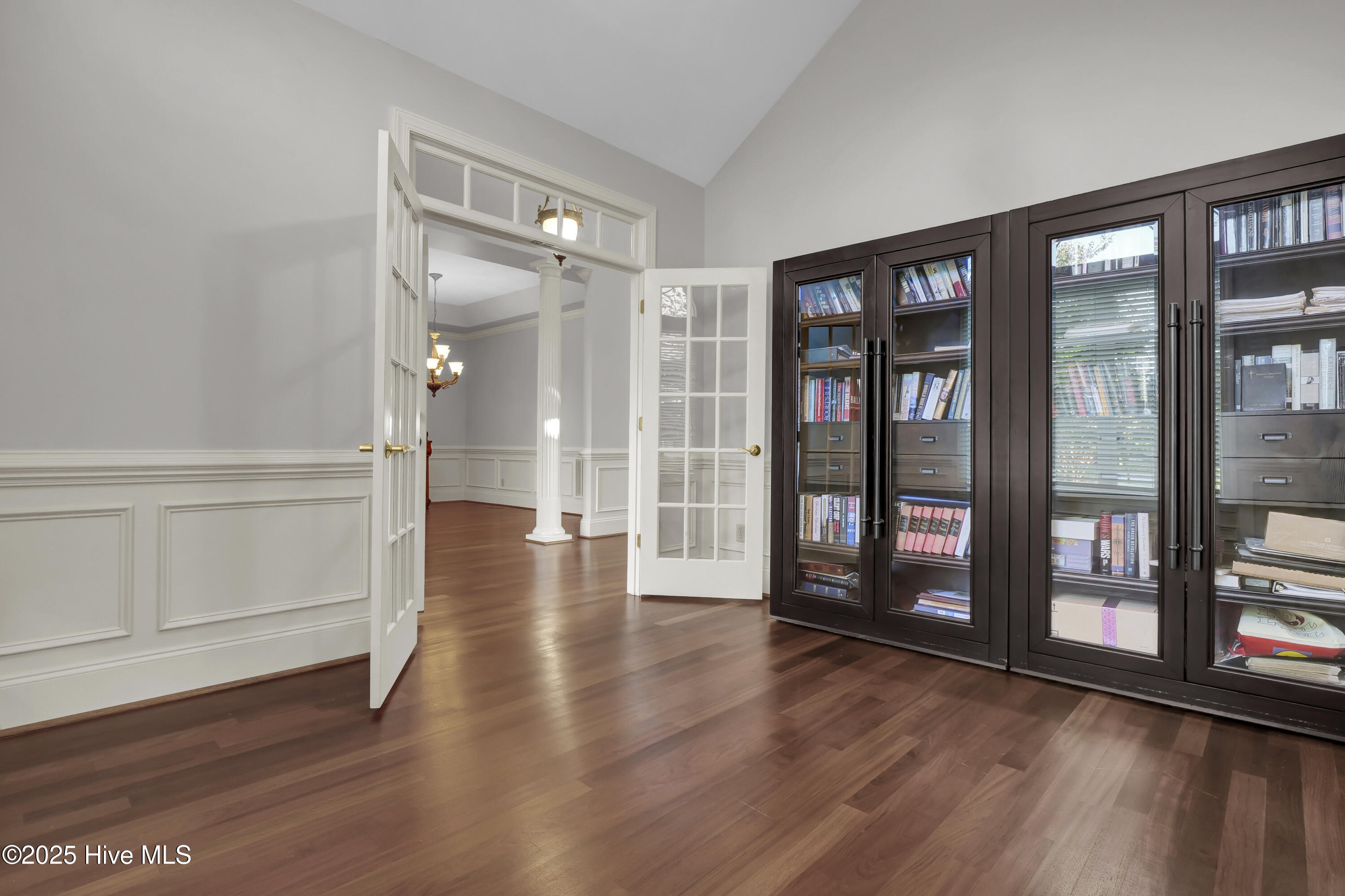 100535642 | Photo 25