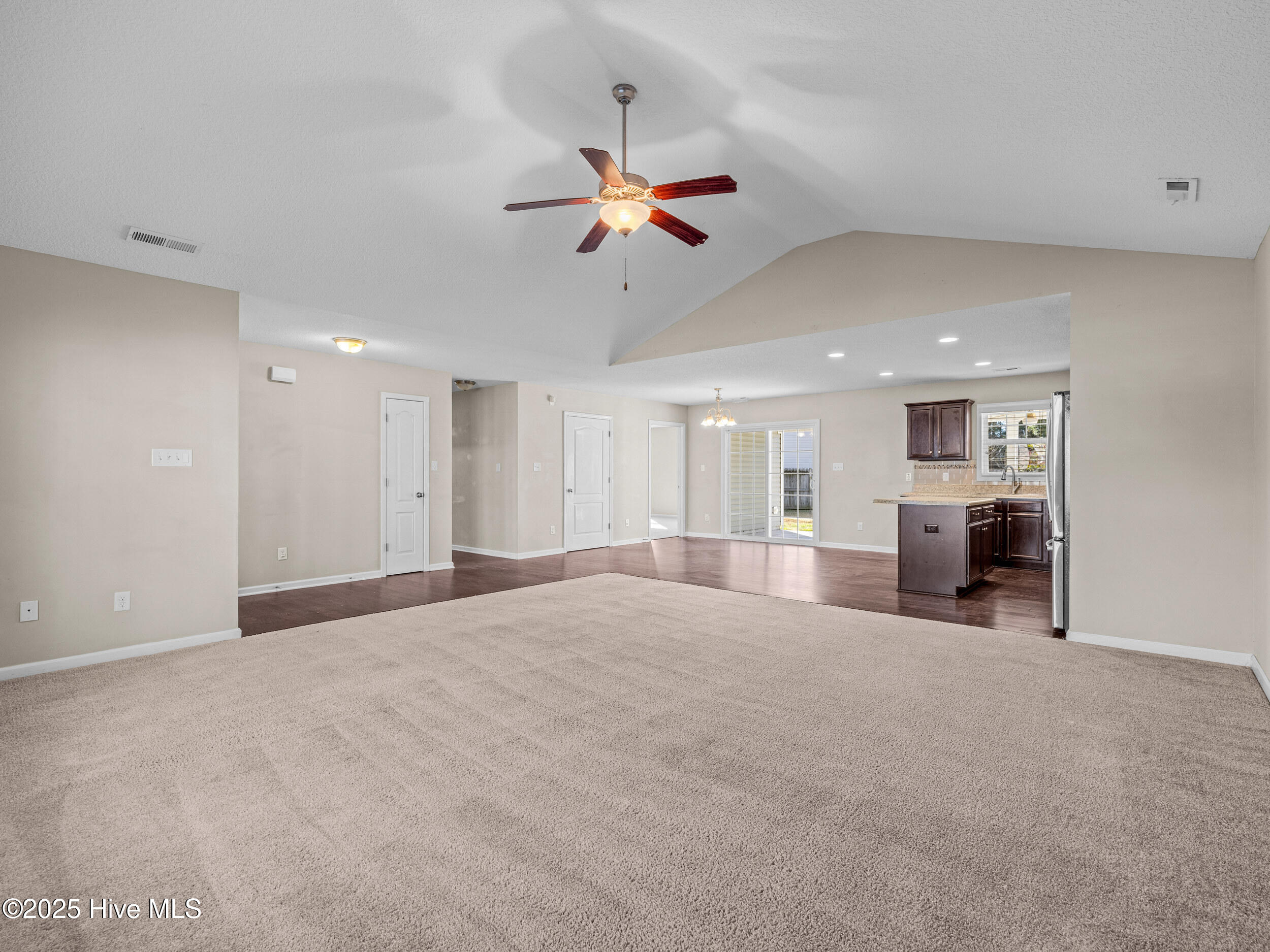 100546969 | Photo 10