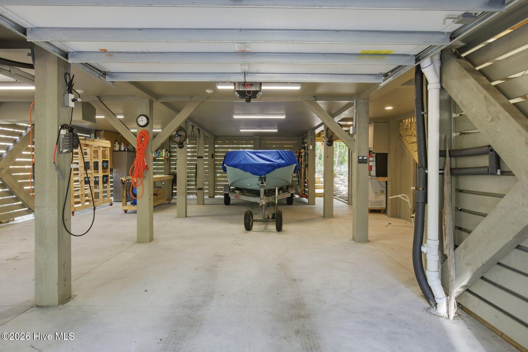 100554015 | Photo 55