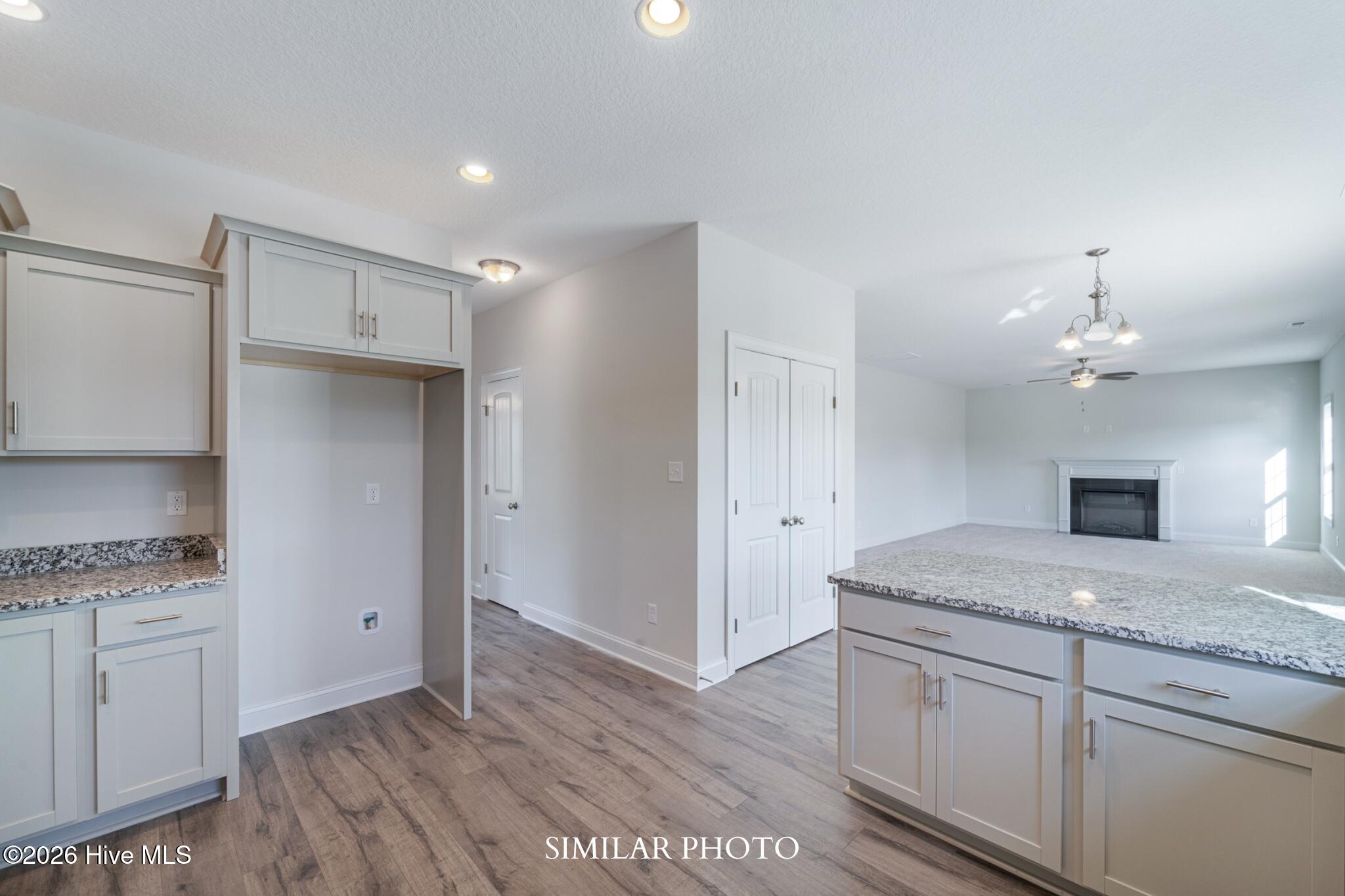 100561558 | Photo 13