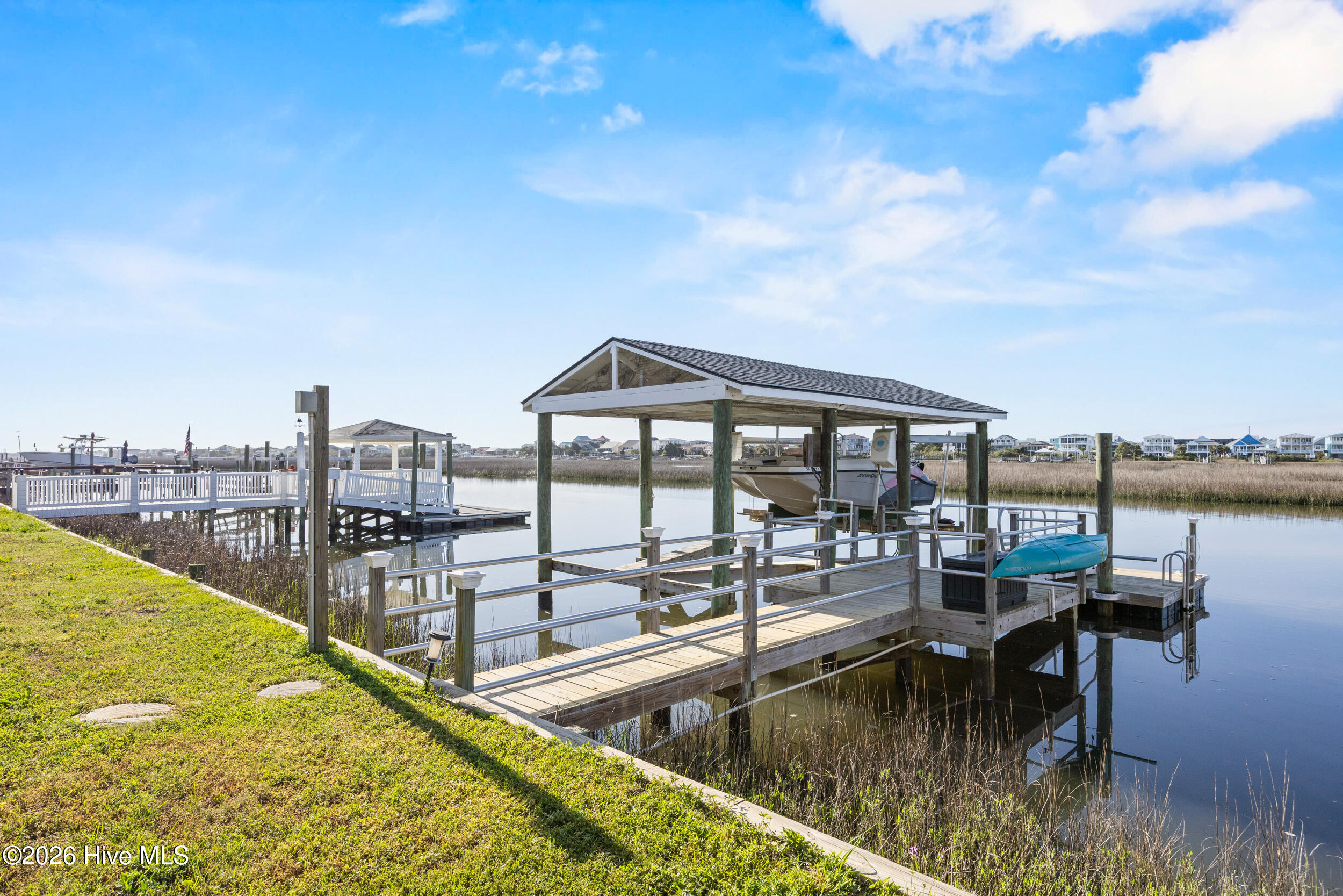 100564811 | Photo 69