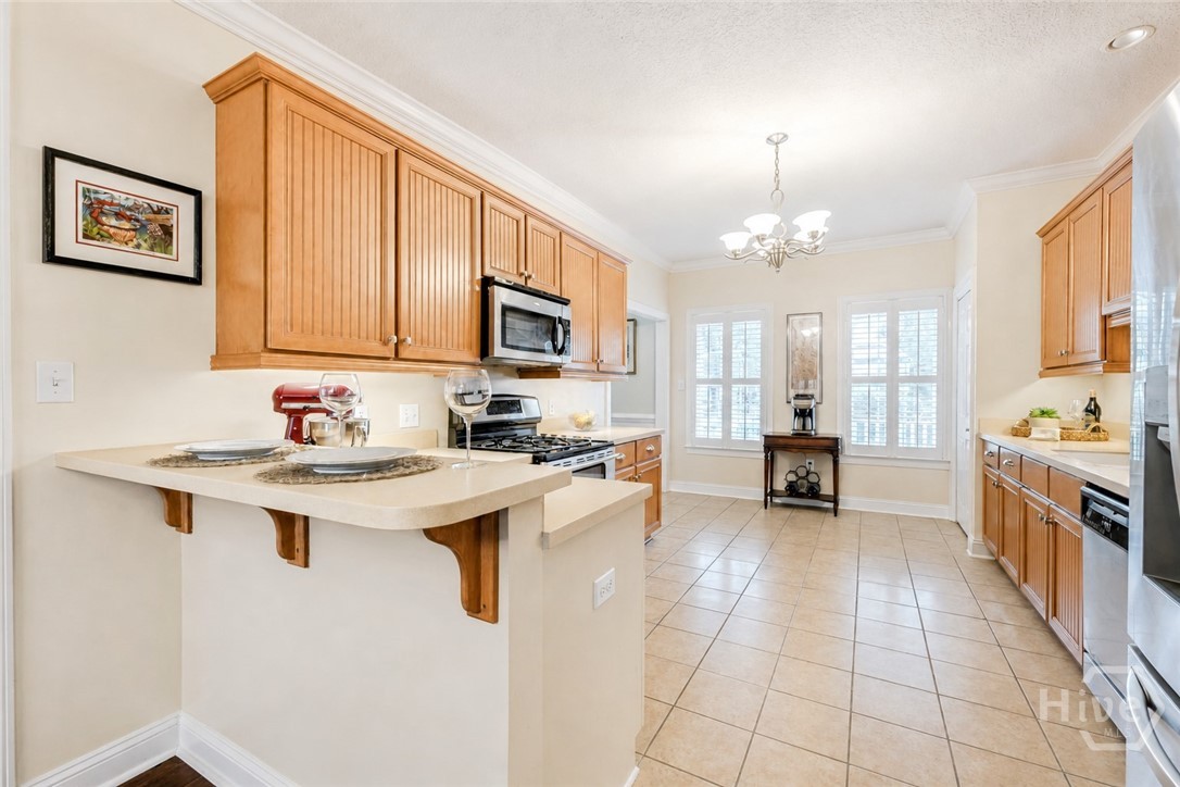 Large Kitchen (virtual color in kitchen- paint allowance)