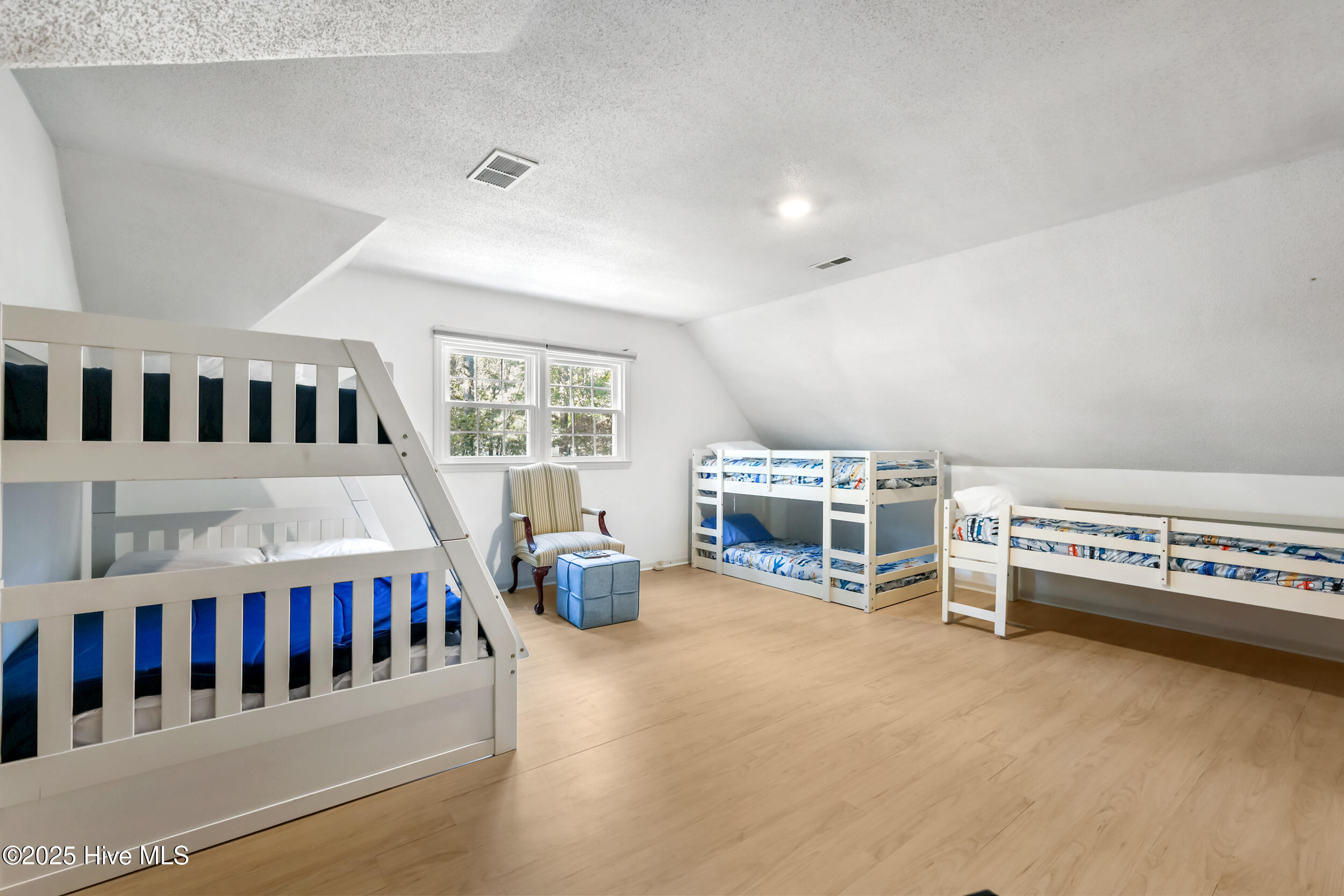 100537858 | Photo 18