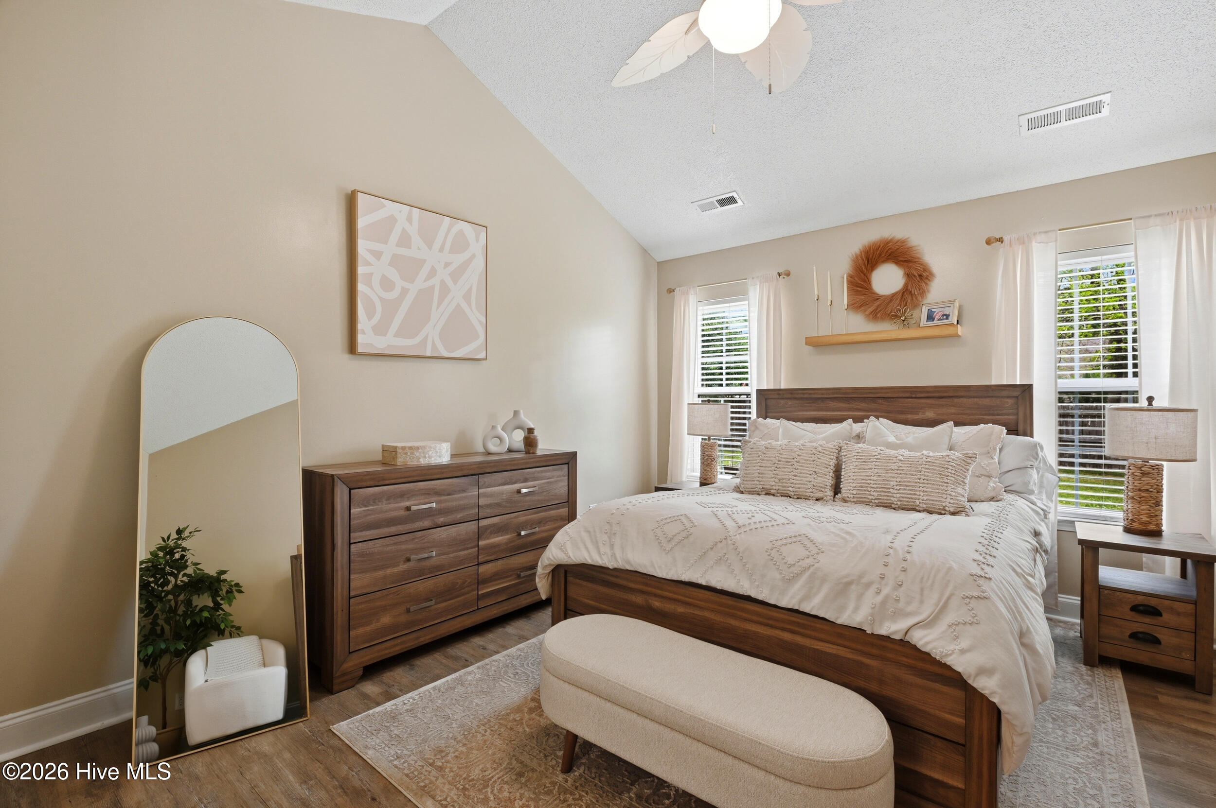 100565195 | Photo 20