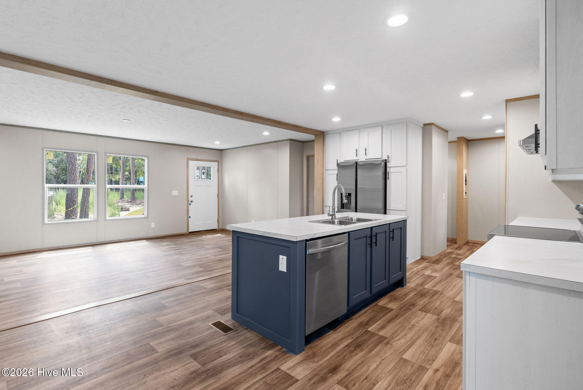 100547883 | Photo 12