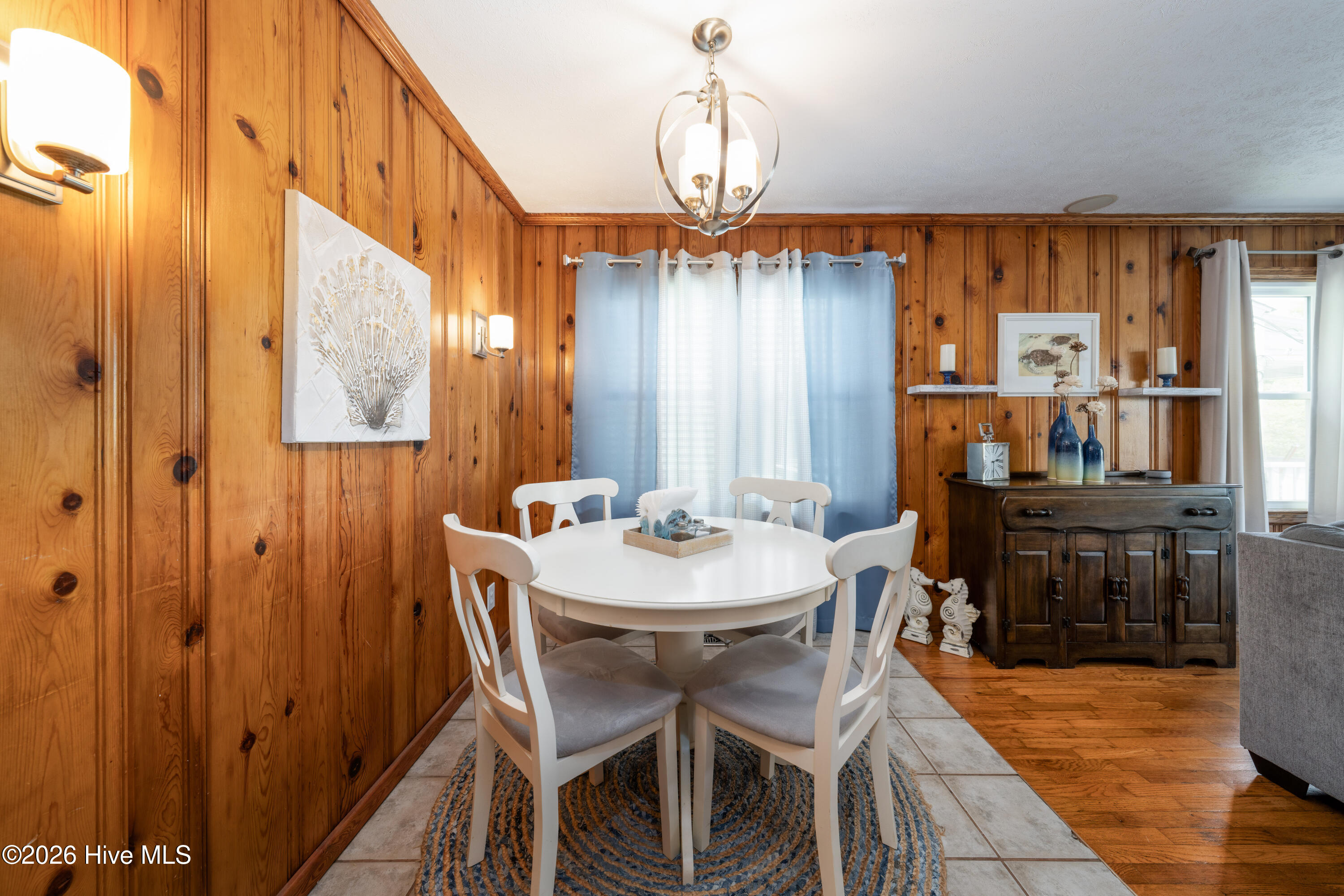 100565706 | Photo 23