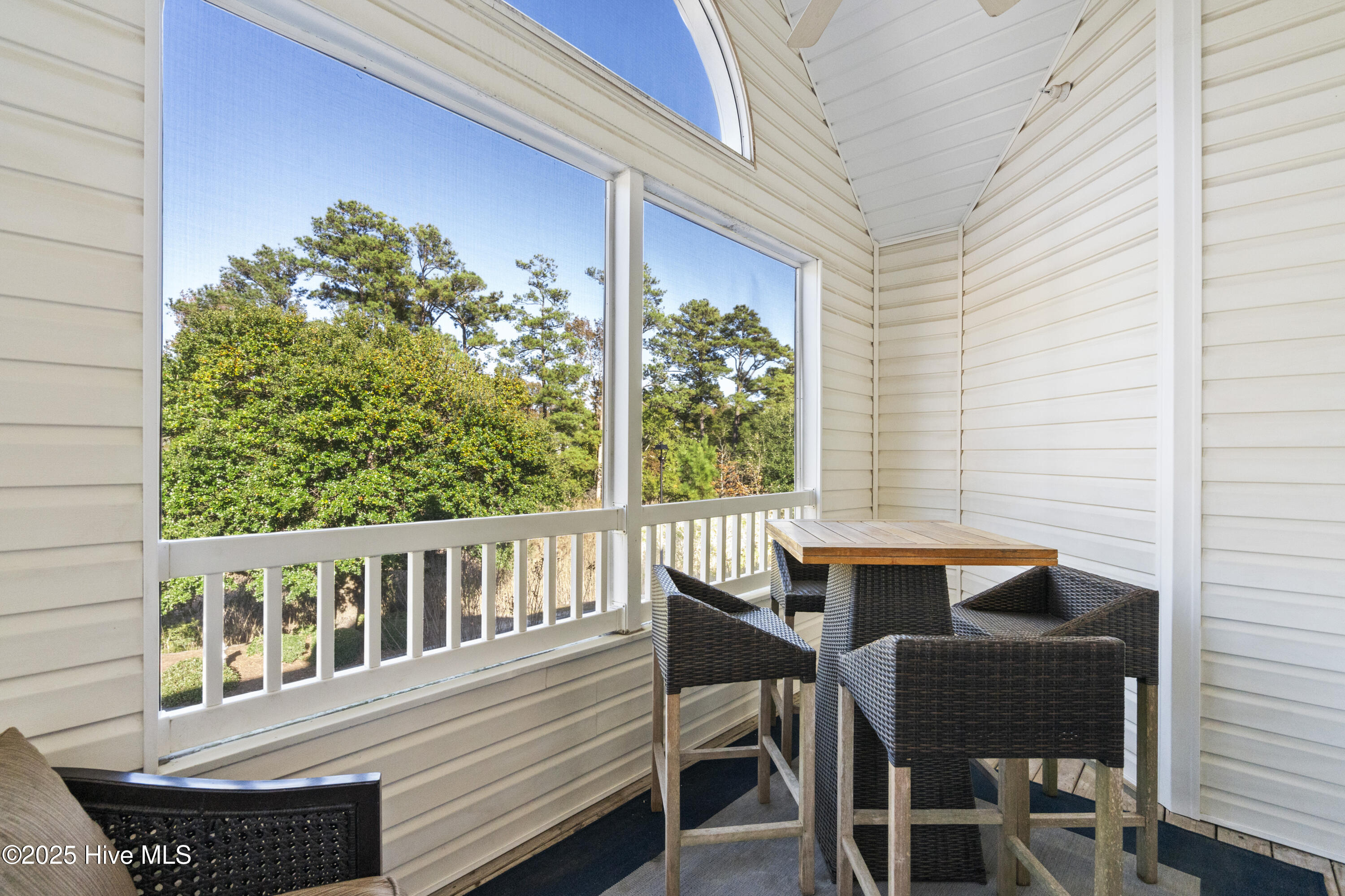 100541442 | Photo 27