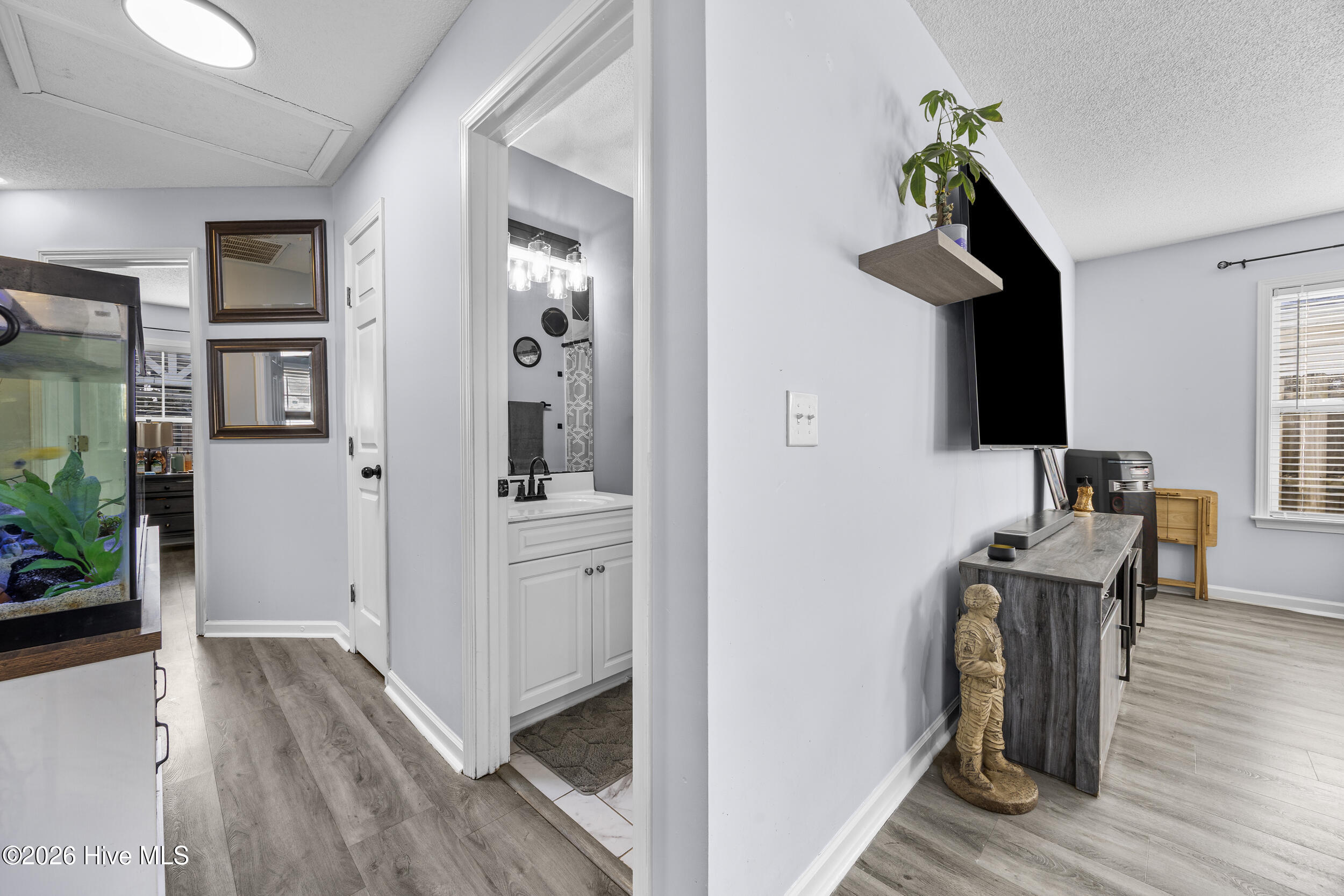 100553146 | Photo 13