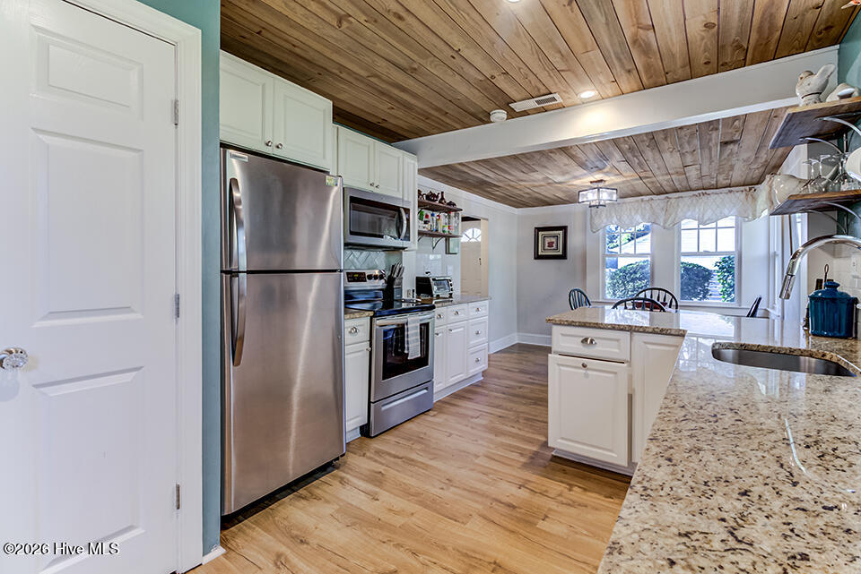 100550218 | Photo 11