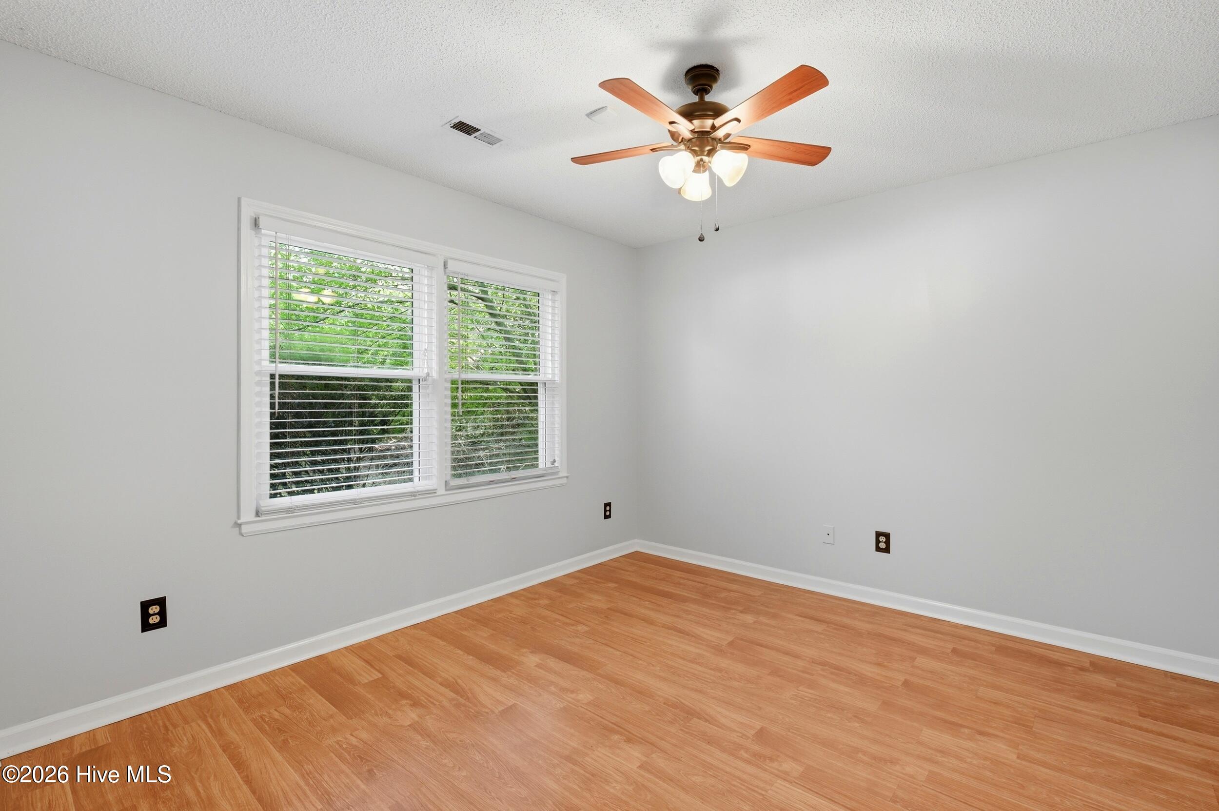 100562440 | Photo 20