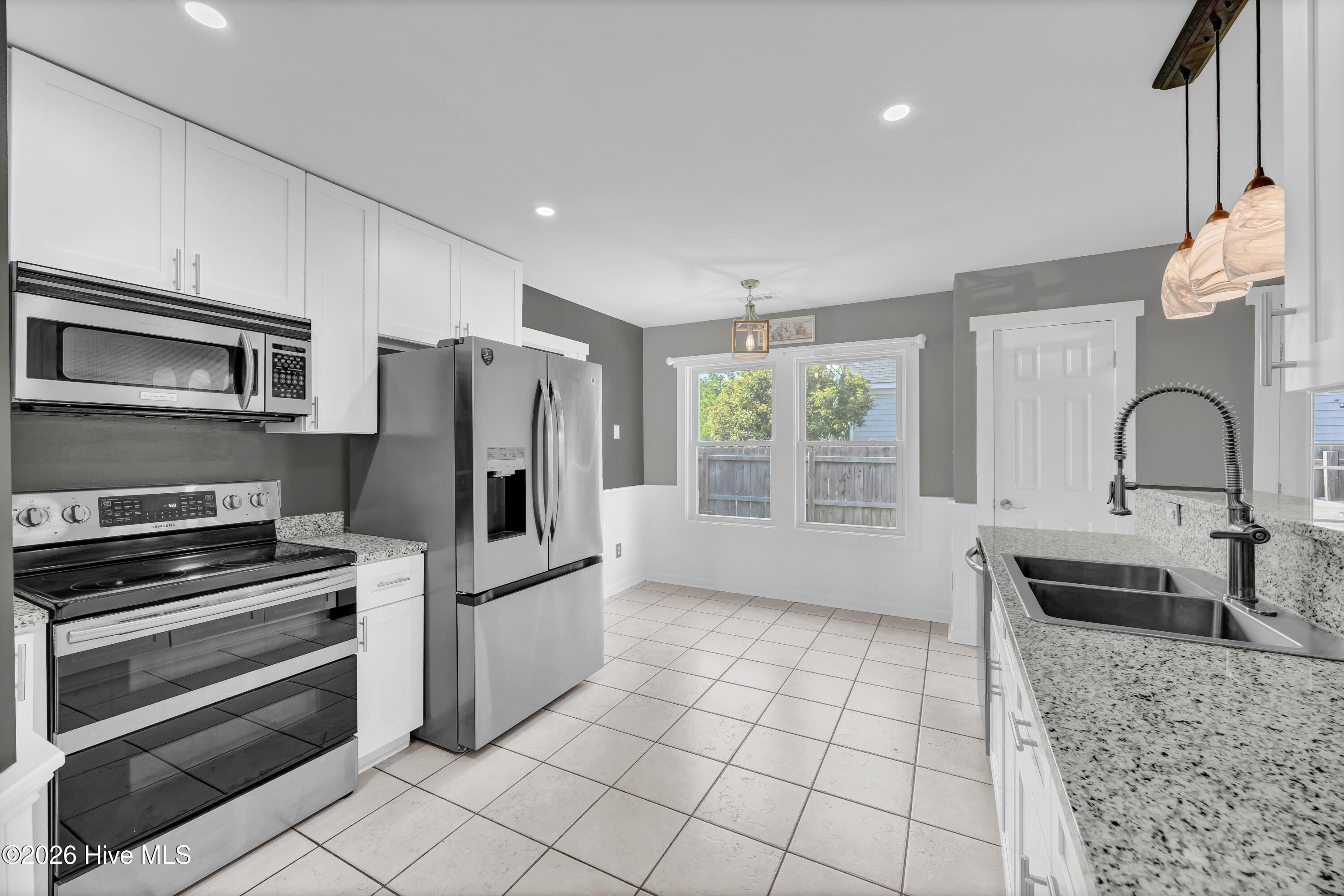 100563133 | Photo 12