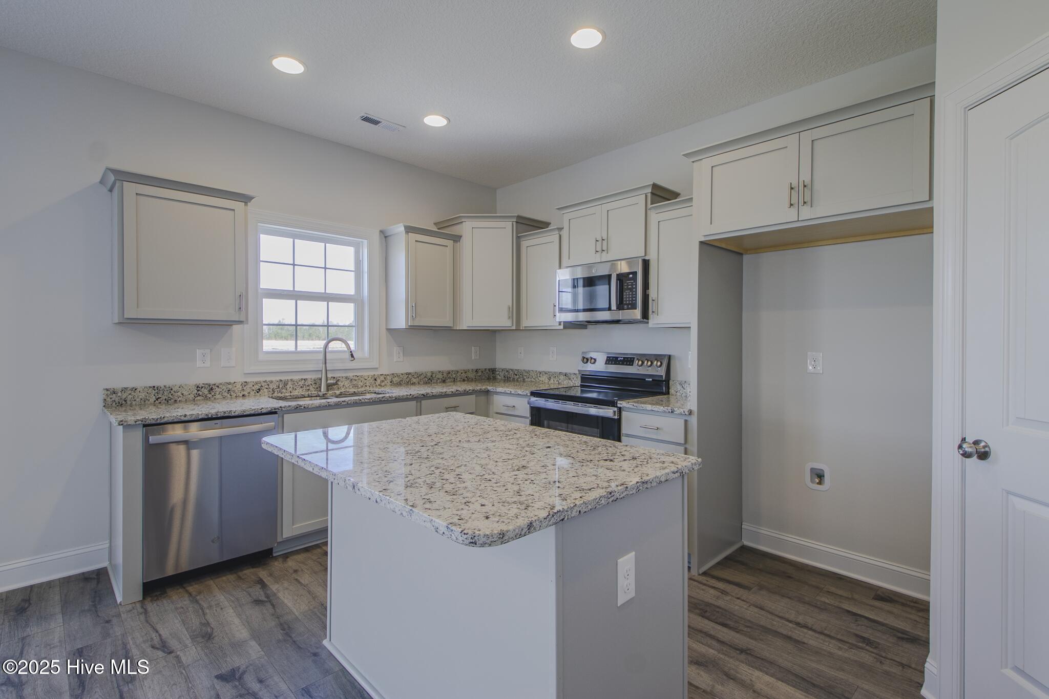 100512966 | Photo 13