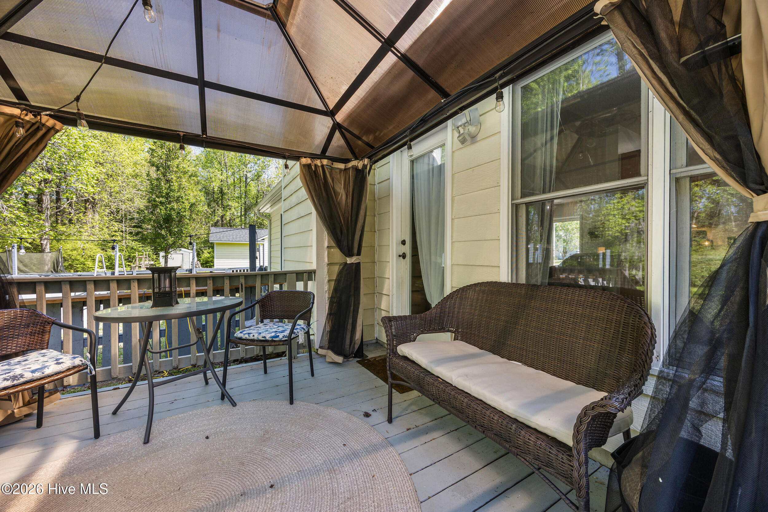 100566789 | Photo 32