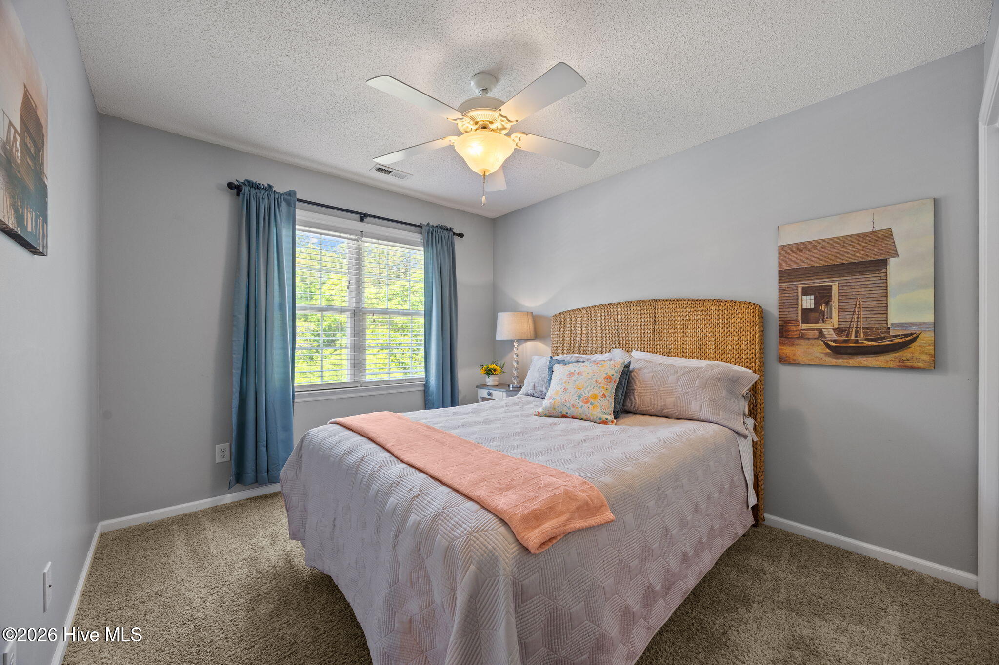 100568672 | Photo 38