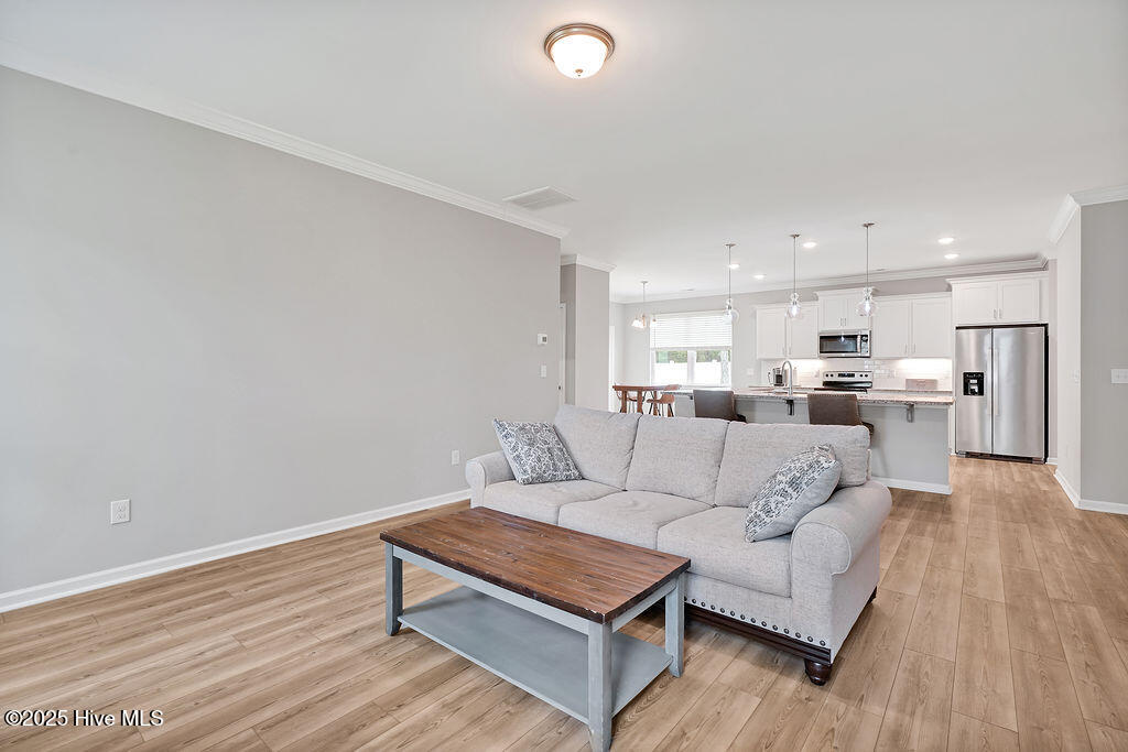 100563599 | Photo 37