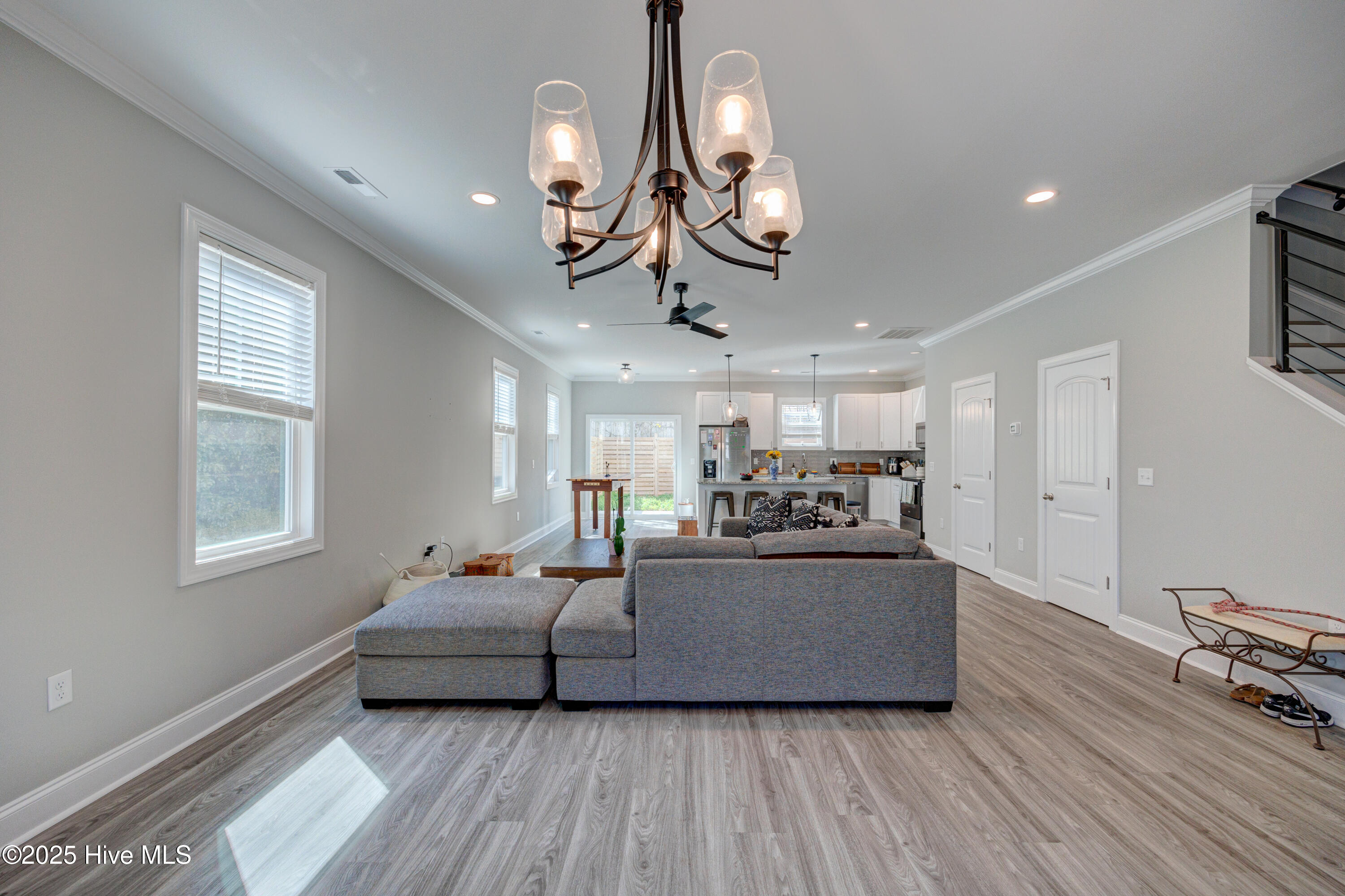 100494235 | Photo 30