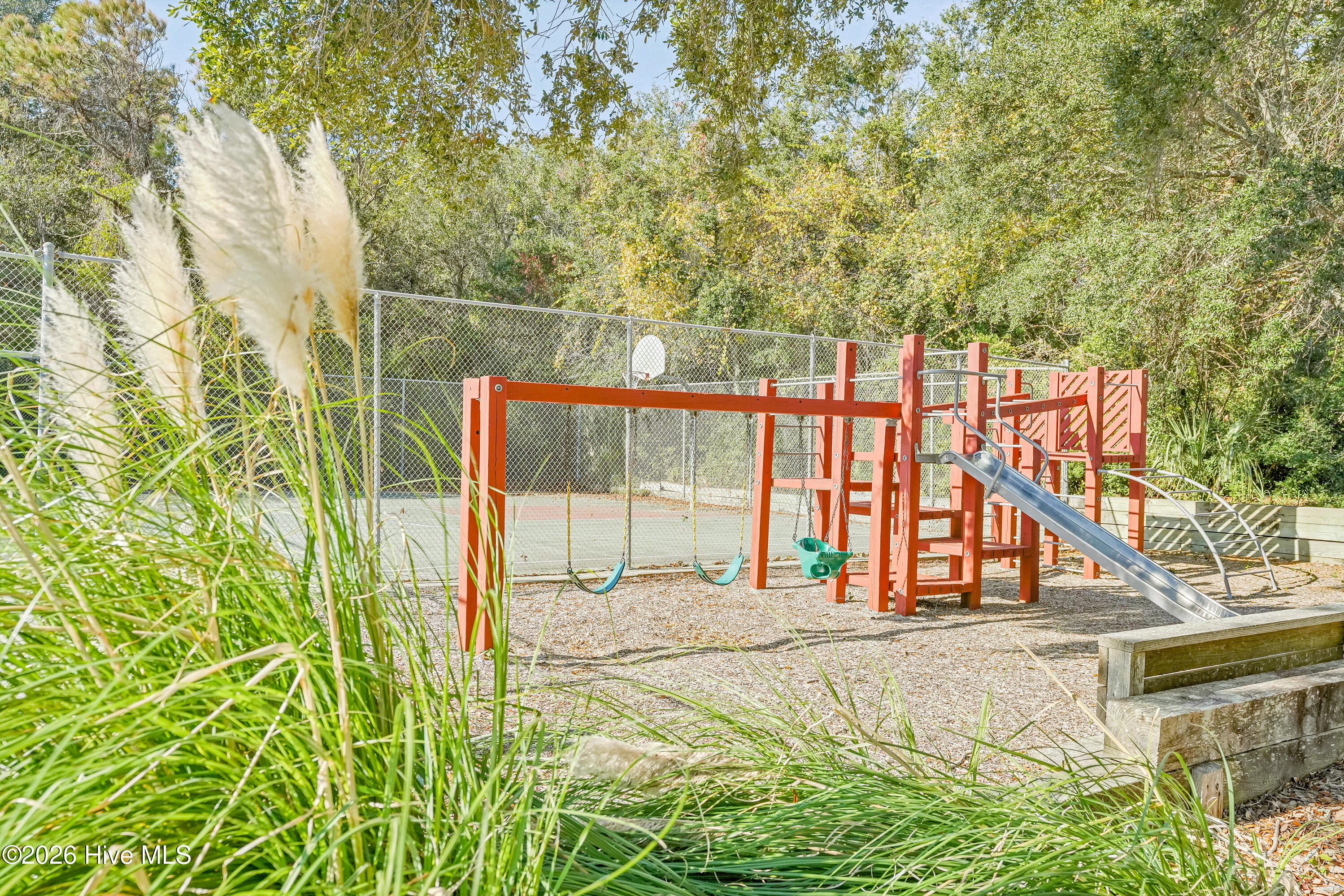 100568340 | Photo 52