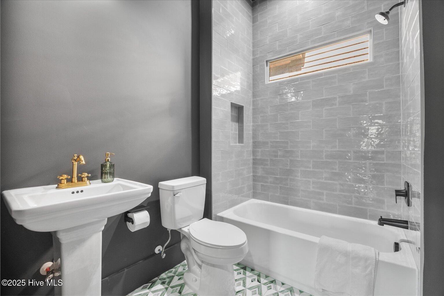 100537963 | Photo 41