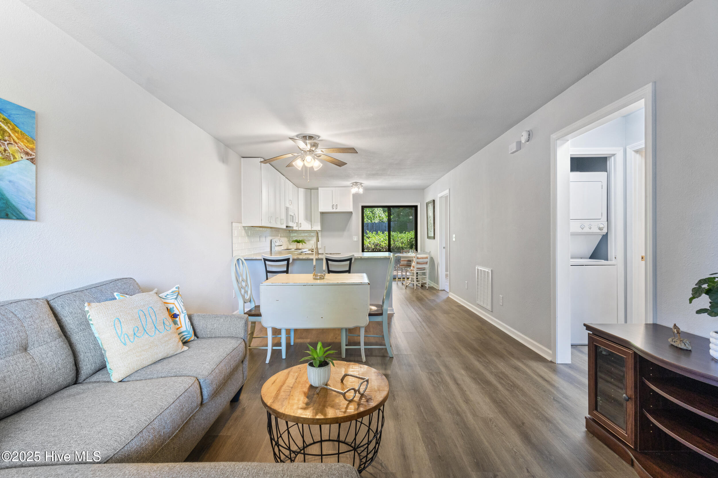 522 S Kerr Avenue, Wilmington, NC 28403 – photo 5: Living Room