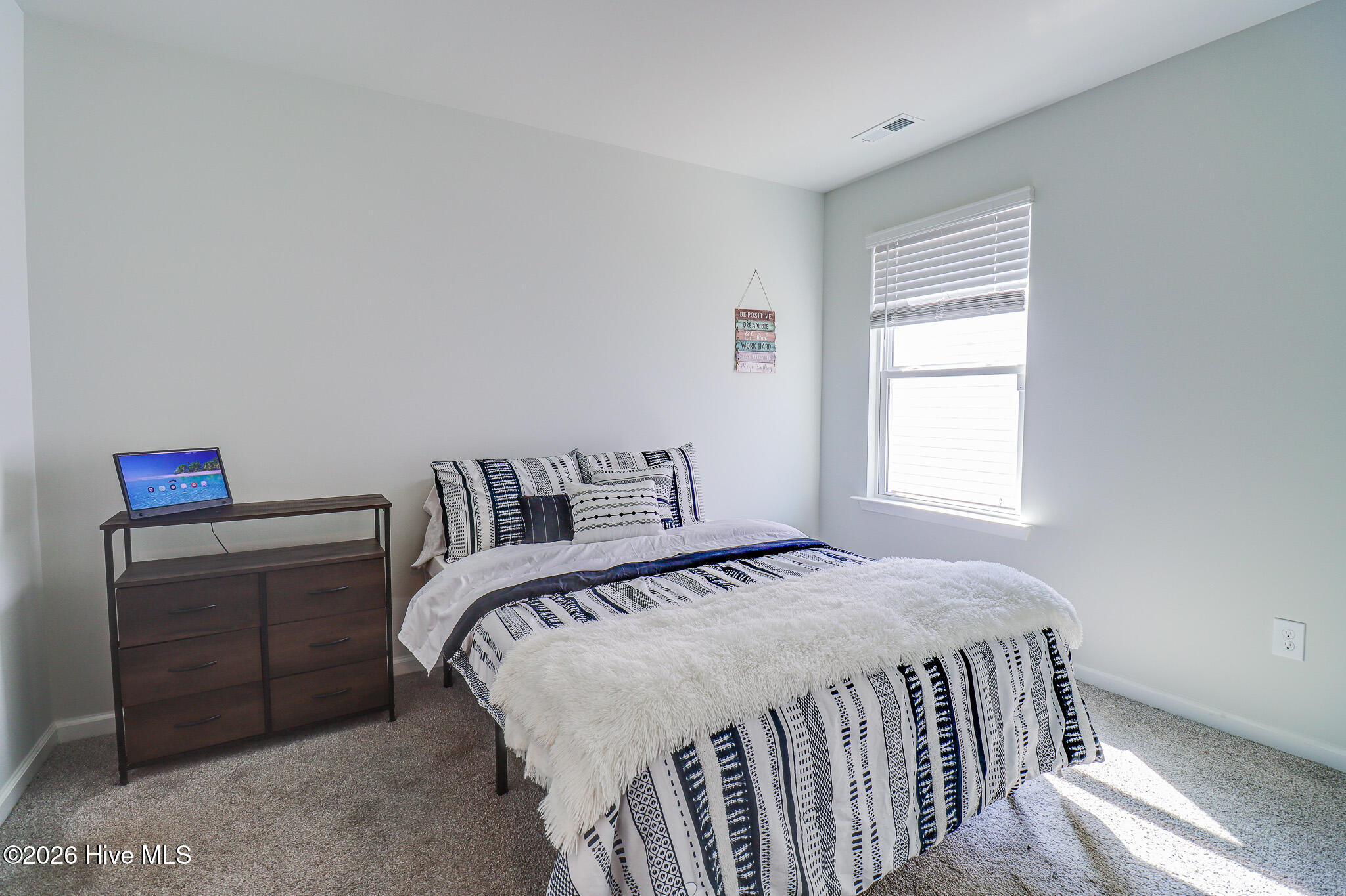 100569775 | Photo 18