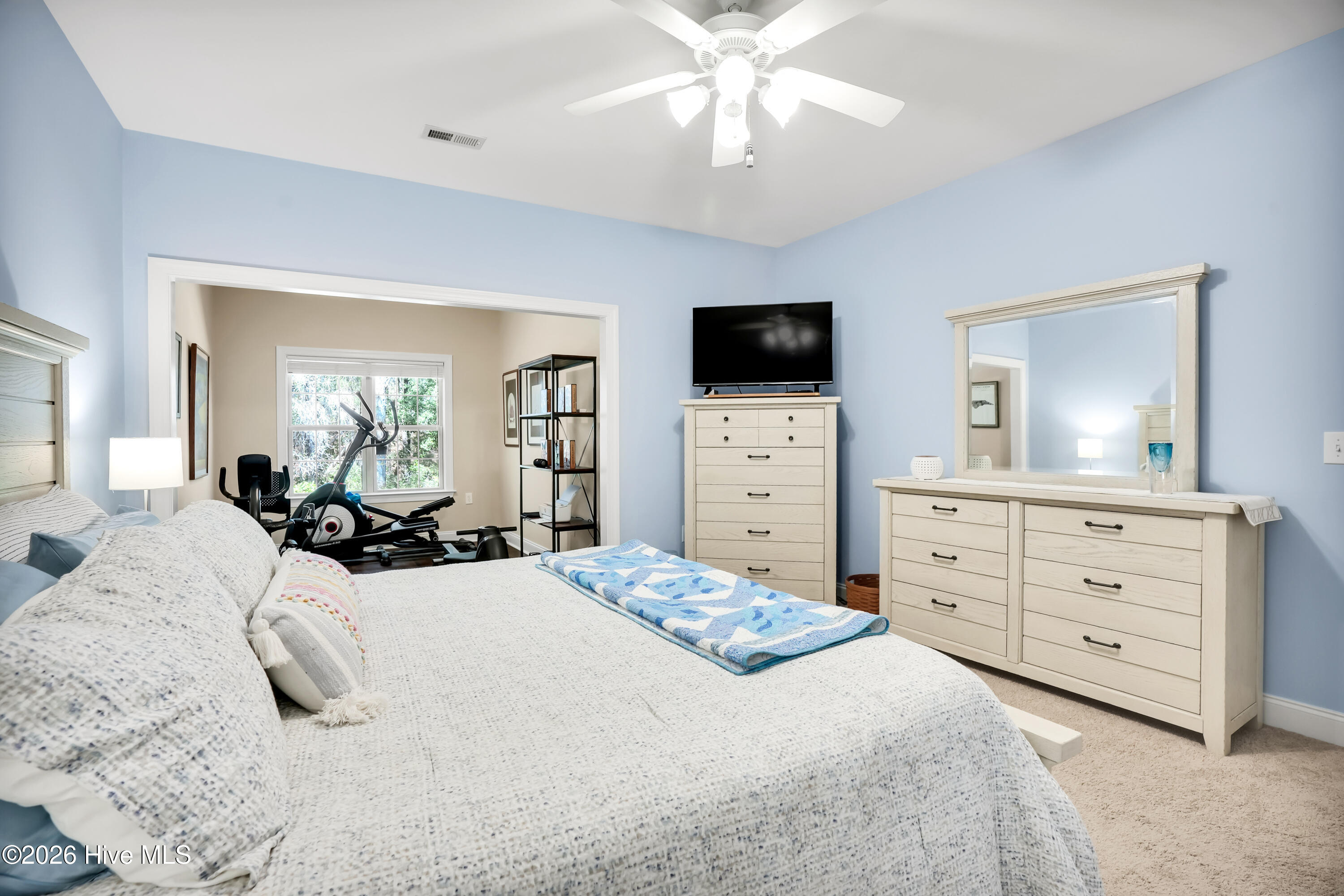 100561056 | Photo 16