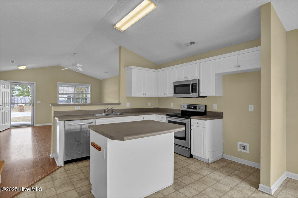 100542434 | Photo 11