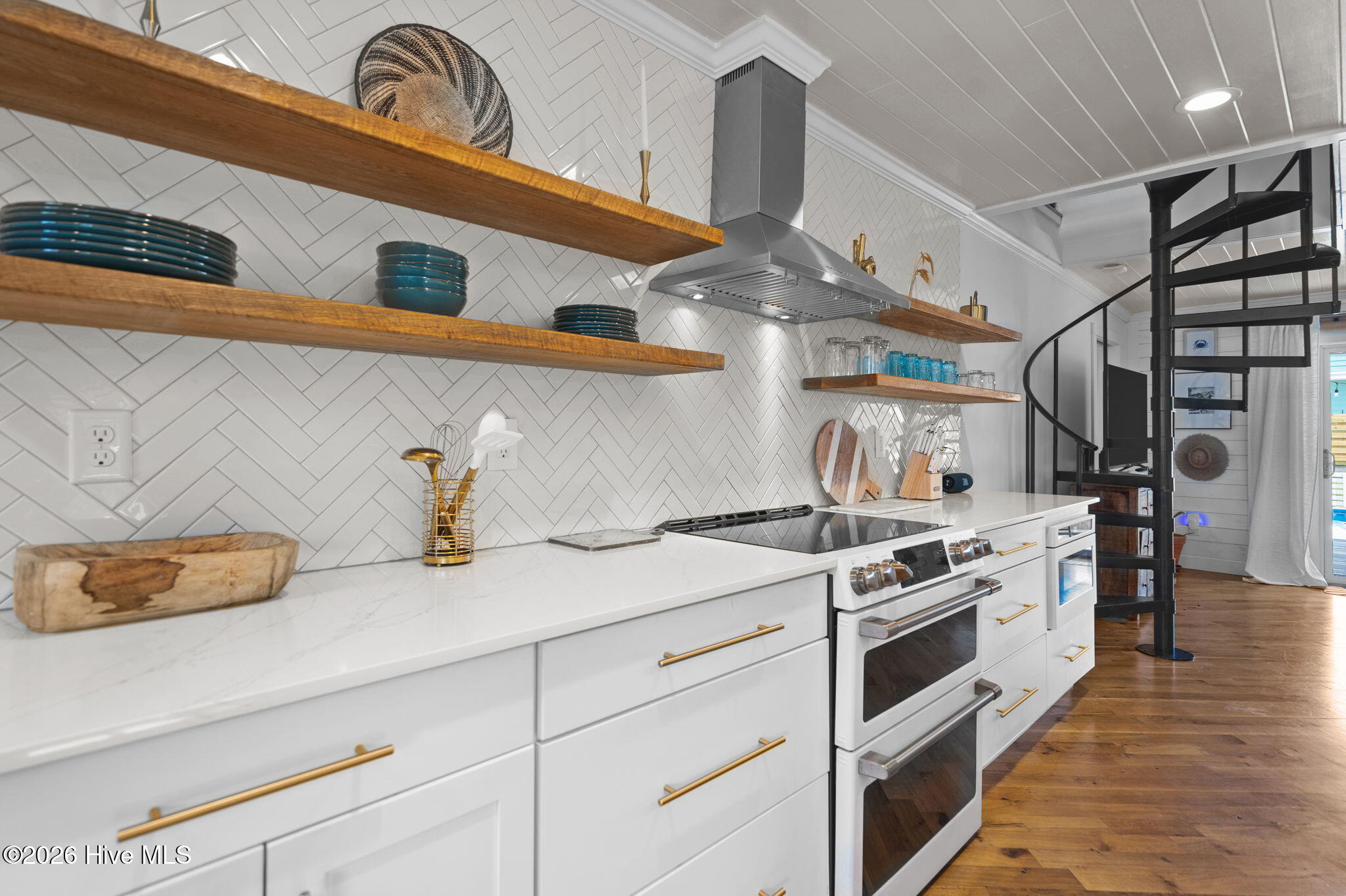 100560357 | Photo 17