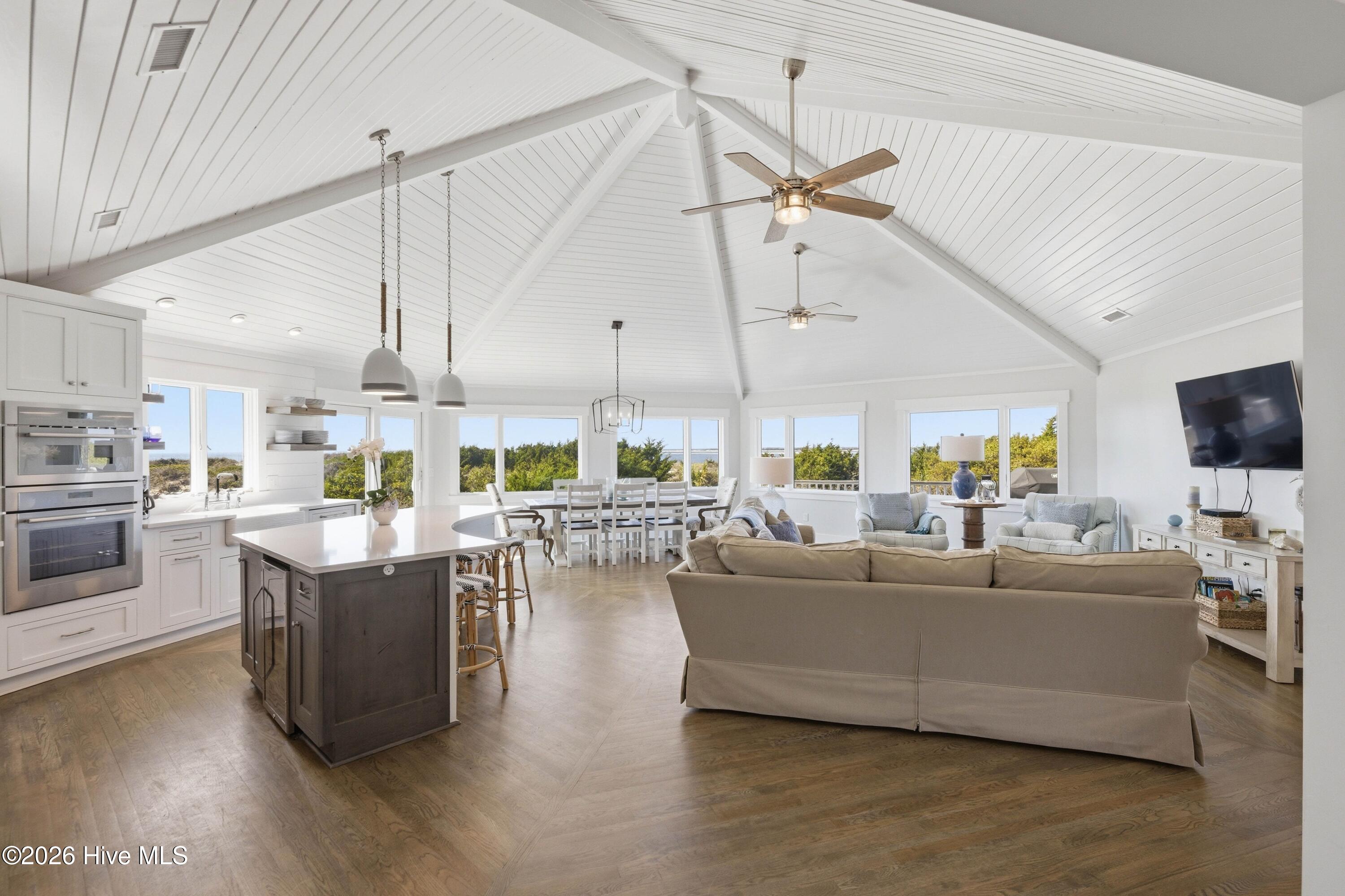 100560271 | Photo 10